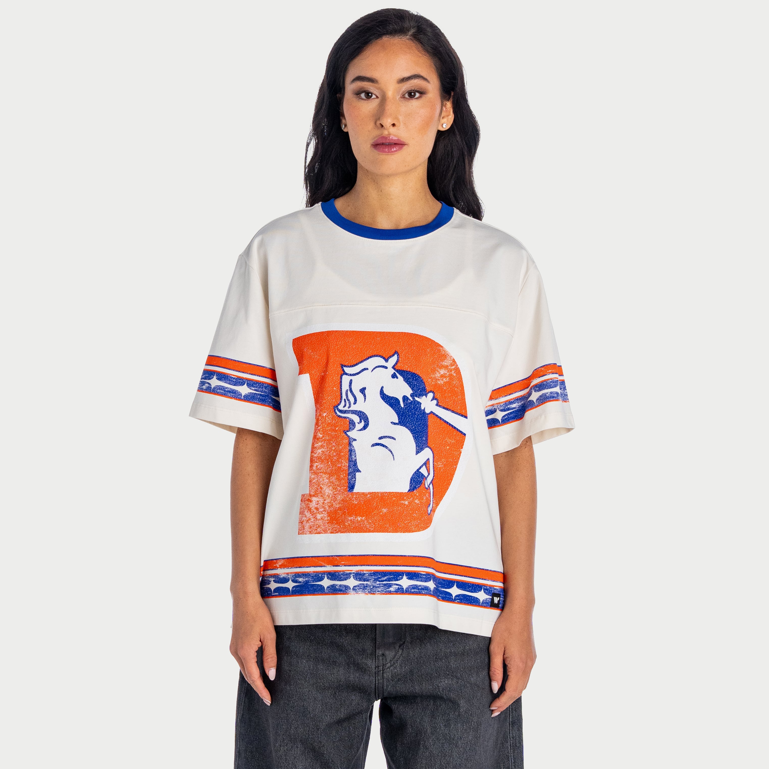 T-shirt boyfriend oversize crème Denver Broncos pour femme de The Wild Collective