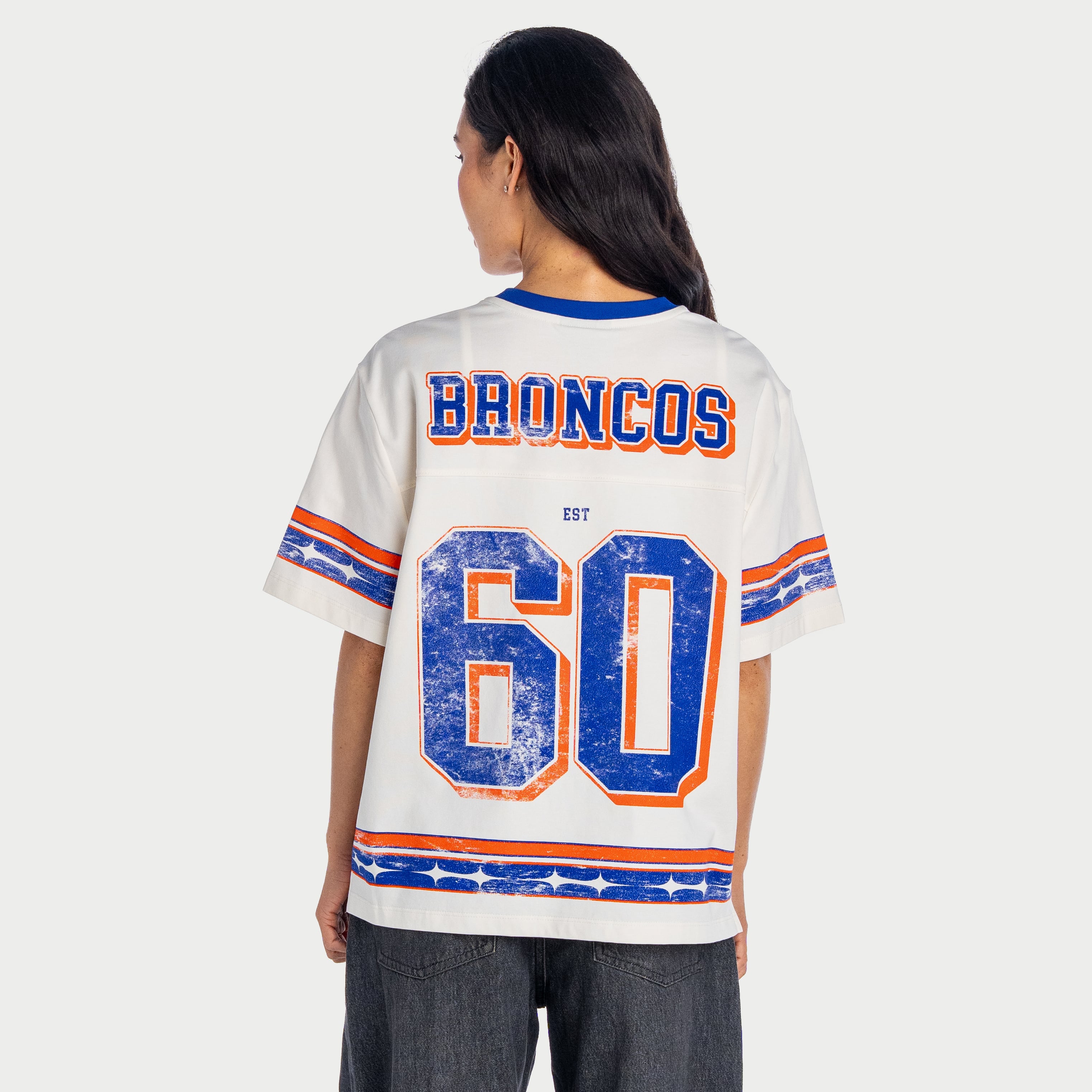 T-shirt boyfriend oversize crème Denver Broncos pour femme de The Wild Collective