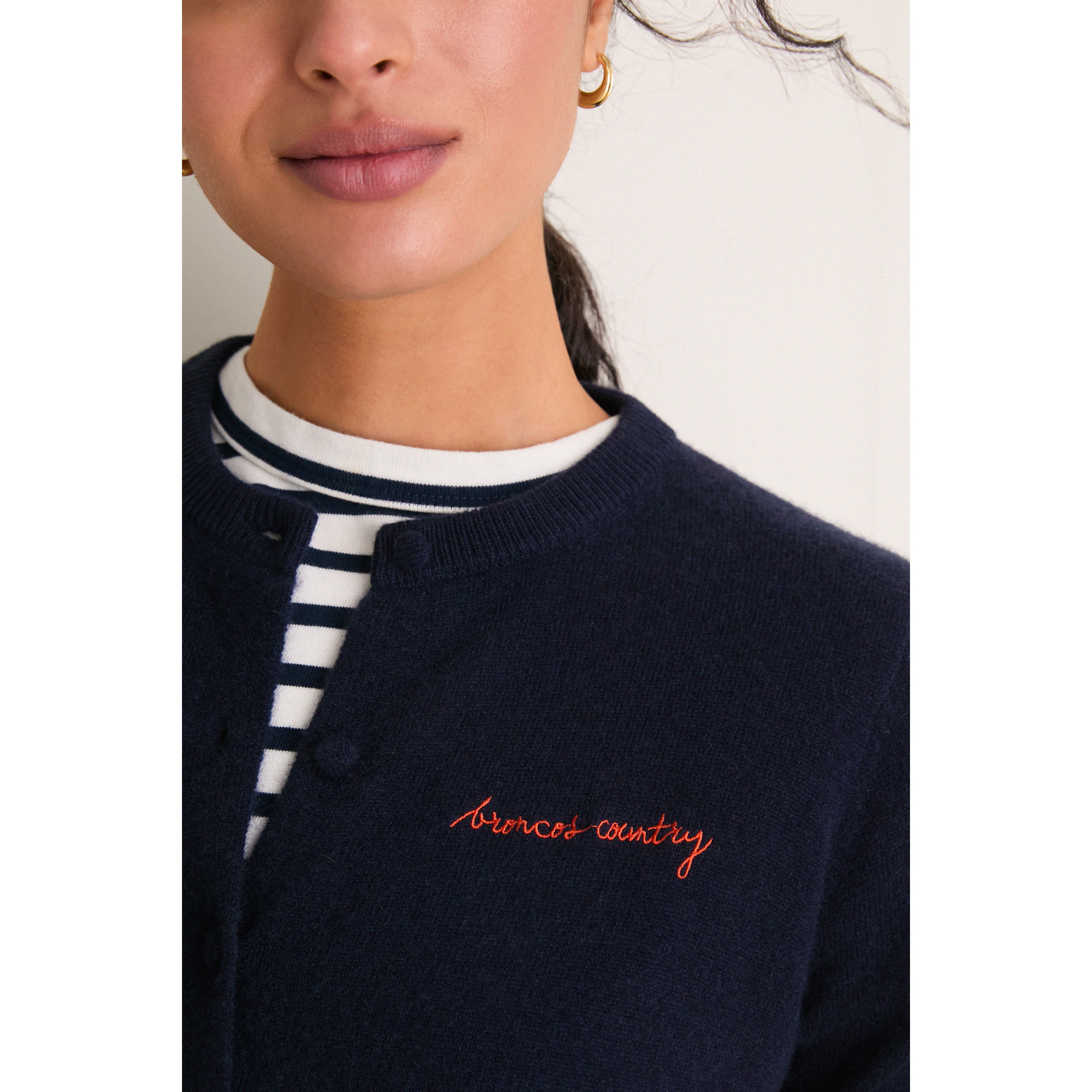 Gilet en cachemire à boutons Tuckernuck bleu marine Denver Broncos pour femme