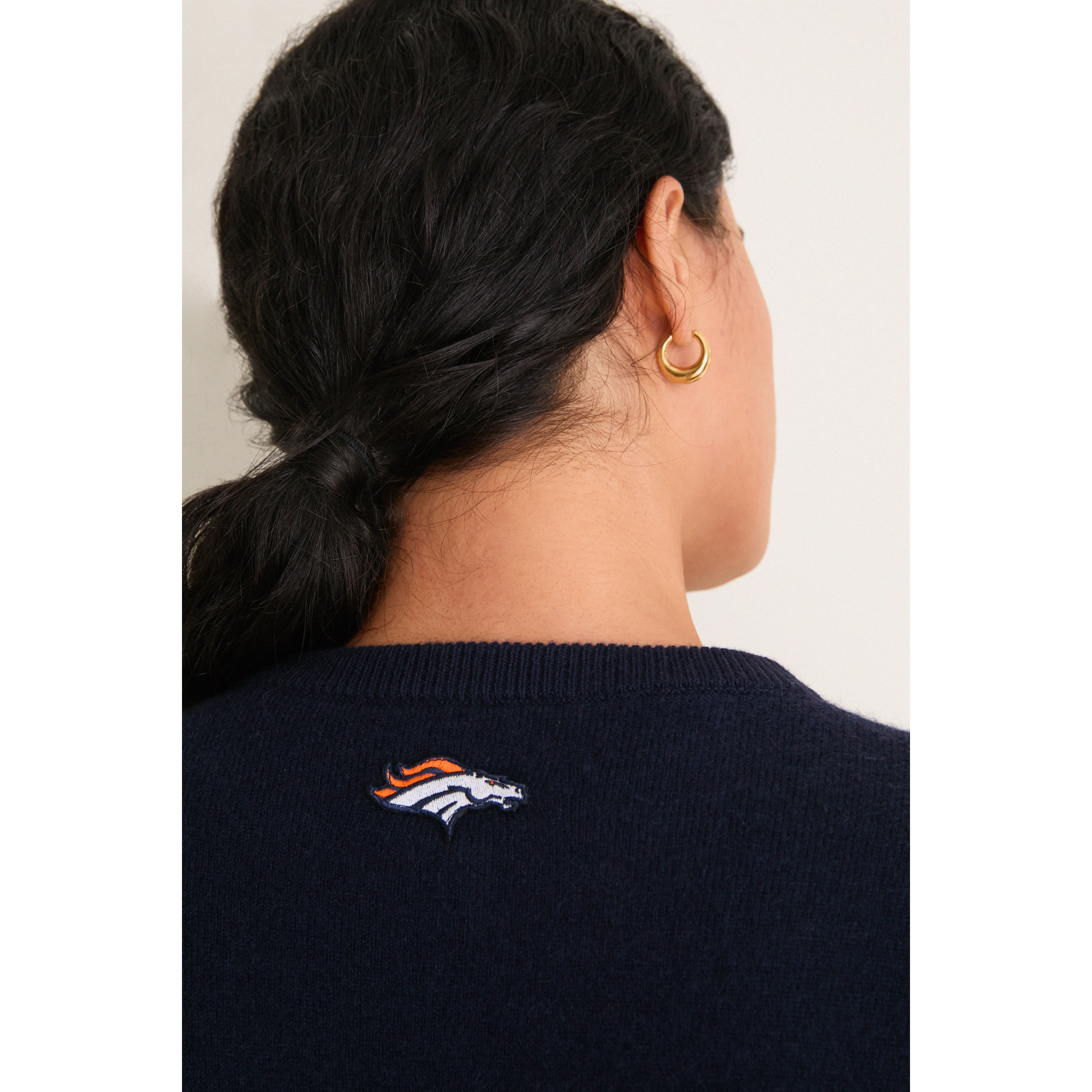 Gilet en cachemire à boutons Tuckernuck bleu marine Denver Broncos pour femme