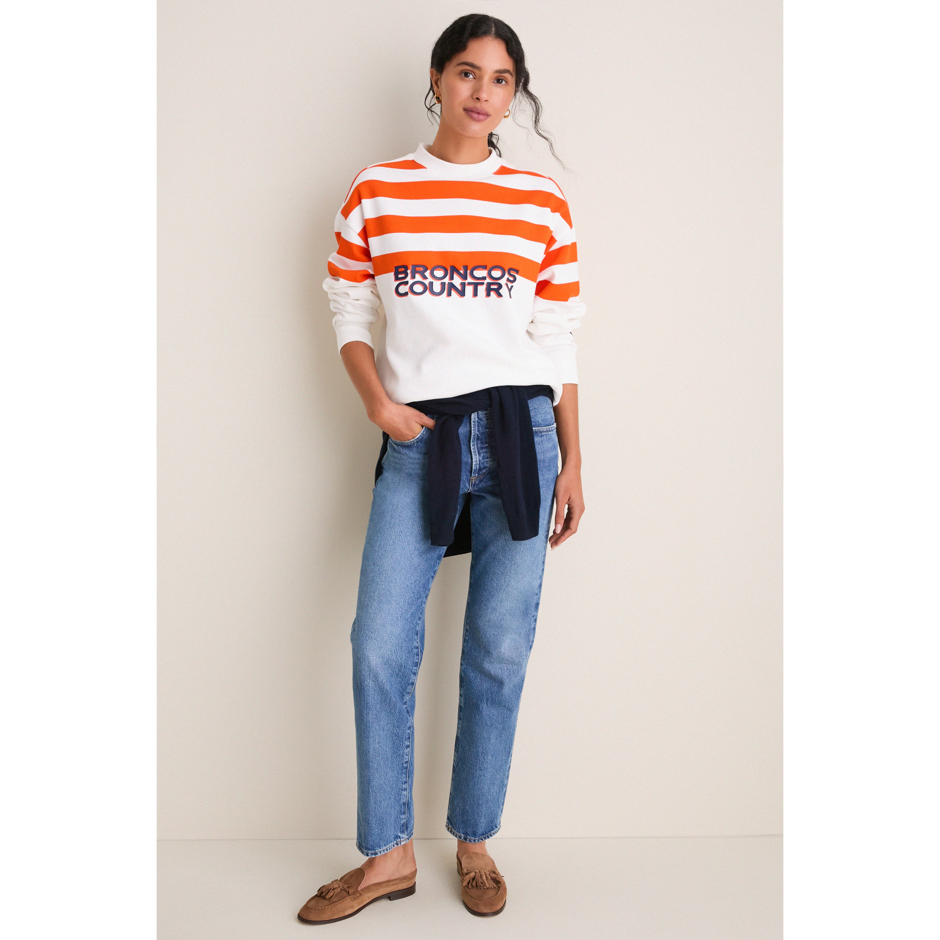 Sweat-shirt rayé blanc et orange Denver Broncos pour femme Tuckernuck