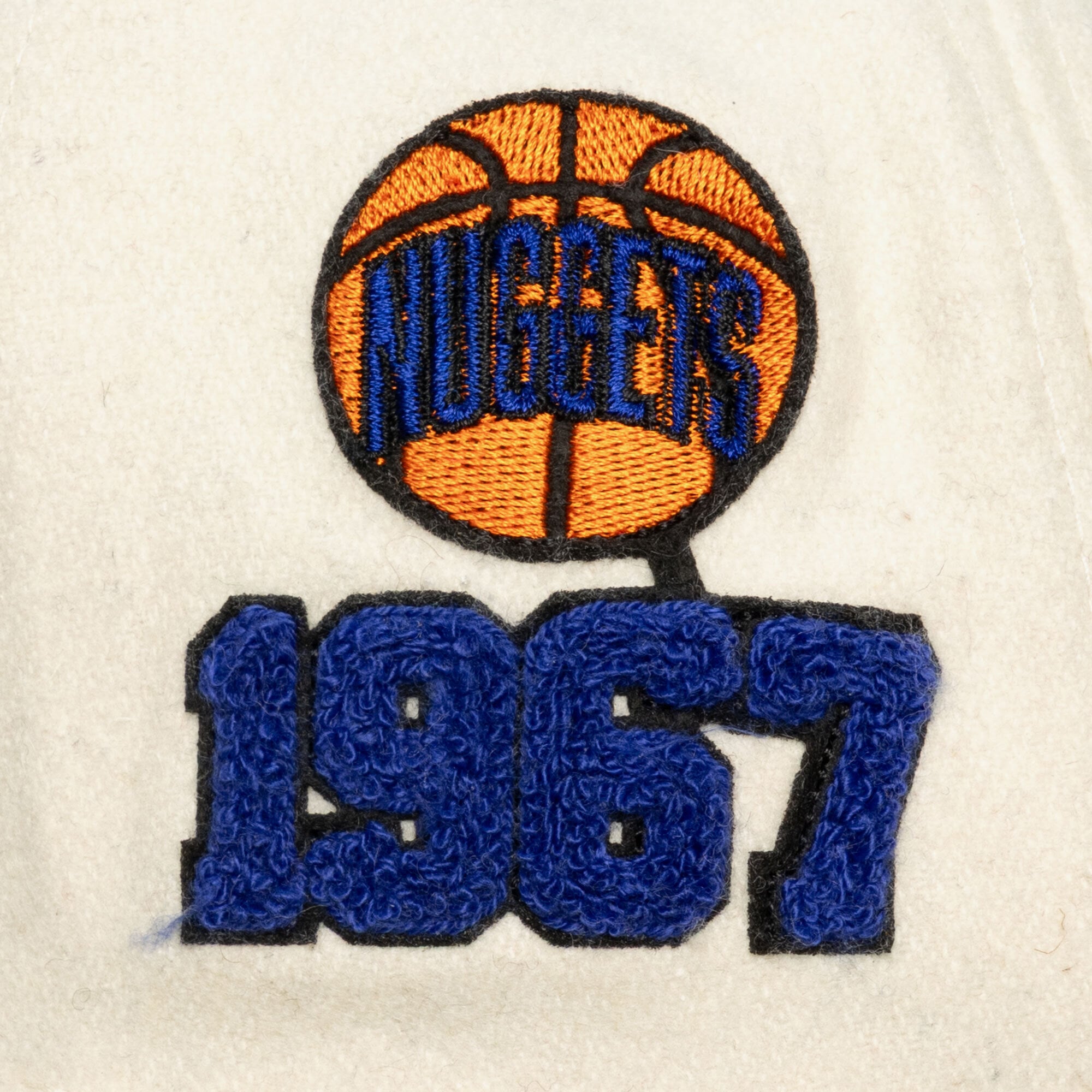 Casquette unisexe Mitchell & Ness crème Denver Nuggets Team Pro ajustable
