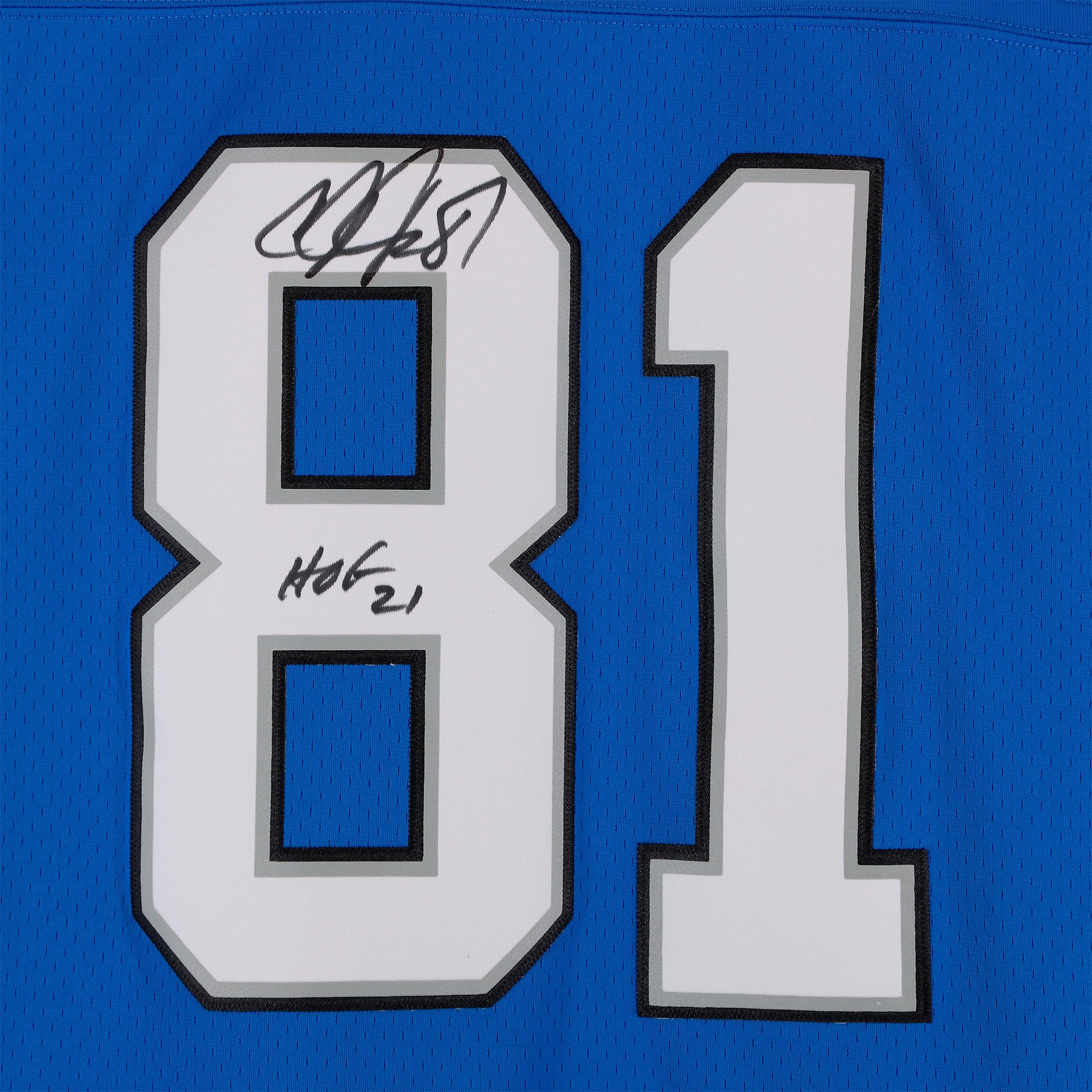 Maillot réplique bleu Mitchell & Ness 2007 autographié par Calvin Johnson (Detroit Lions) avec inscription « HOF 21 ».