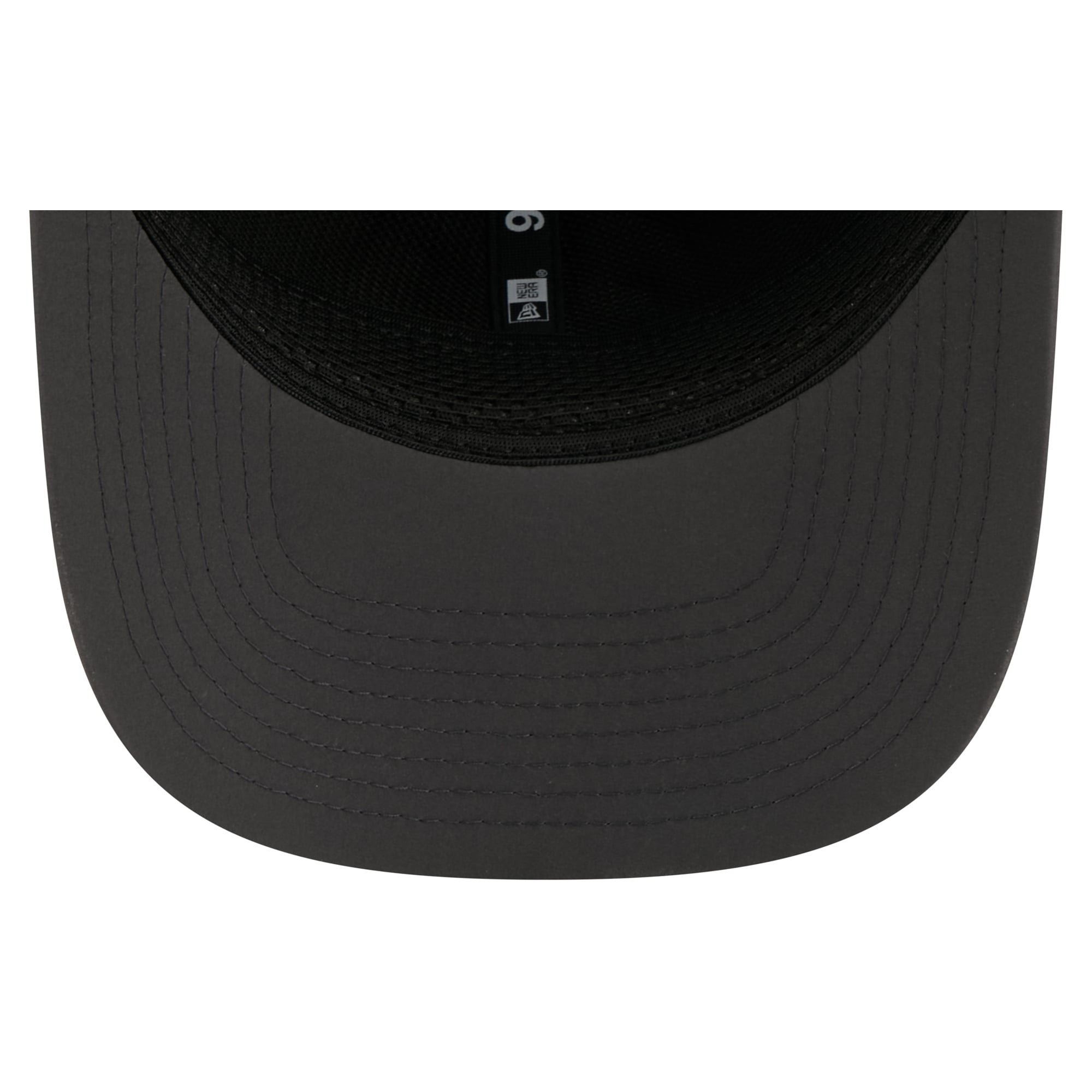 Casquette ajustable New Era Detroit Lions 2026 Sideline pour homme, couleur anthracite, modèle 9SEVENTY, idéale pour les temps froids.