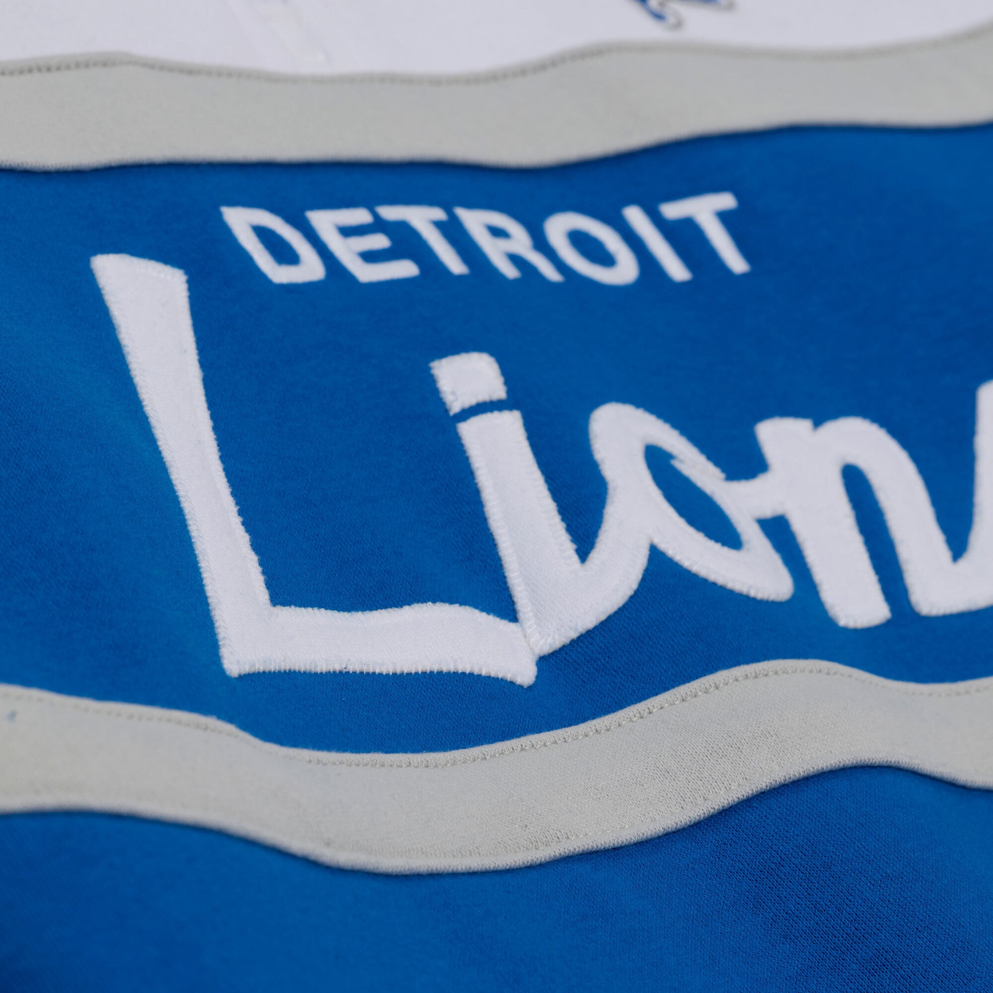 Pull à col zippé Mitchell & Ness bleu Detroit Lions pour femme