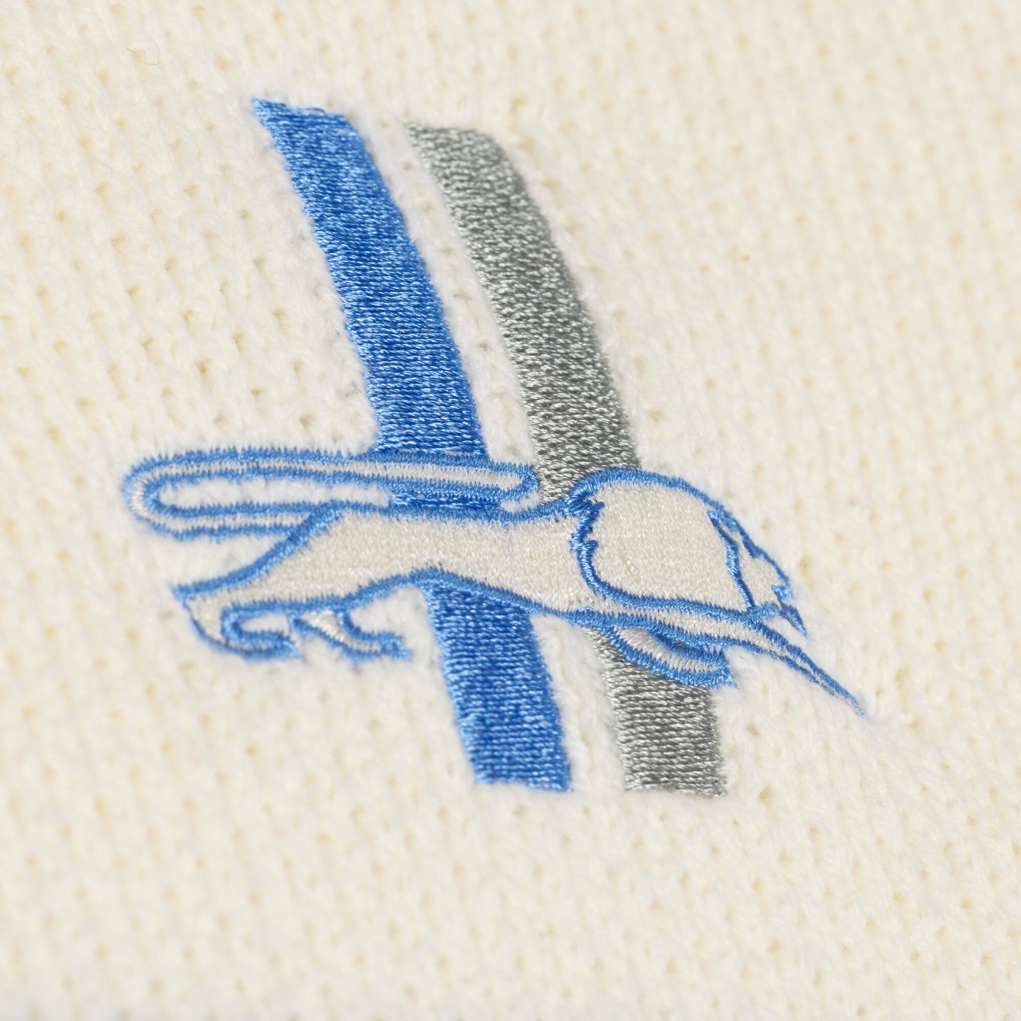 Pull col V Mitchell & Ness crème/bleu Detroit Lions Retro Roots pour femme