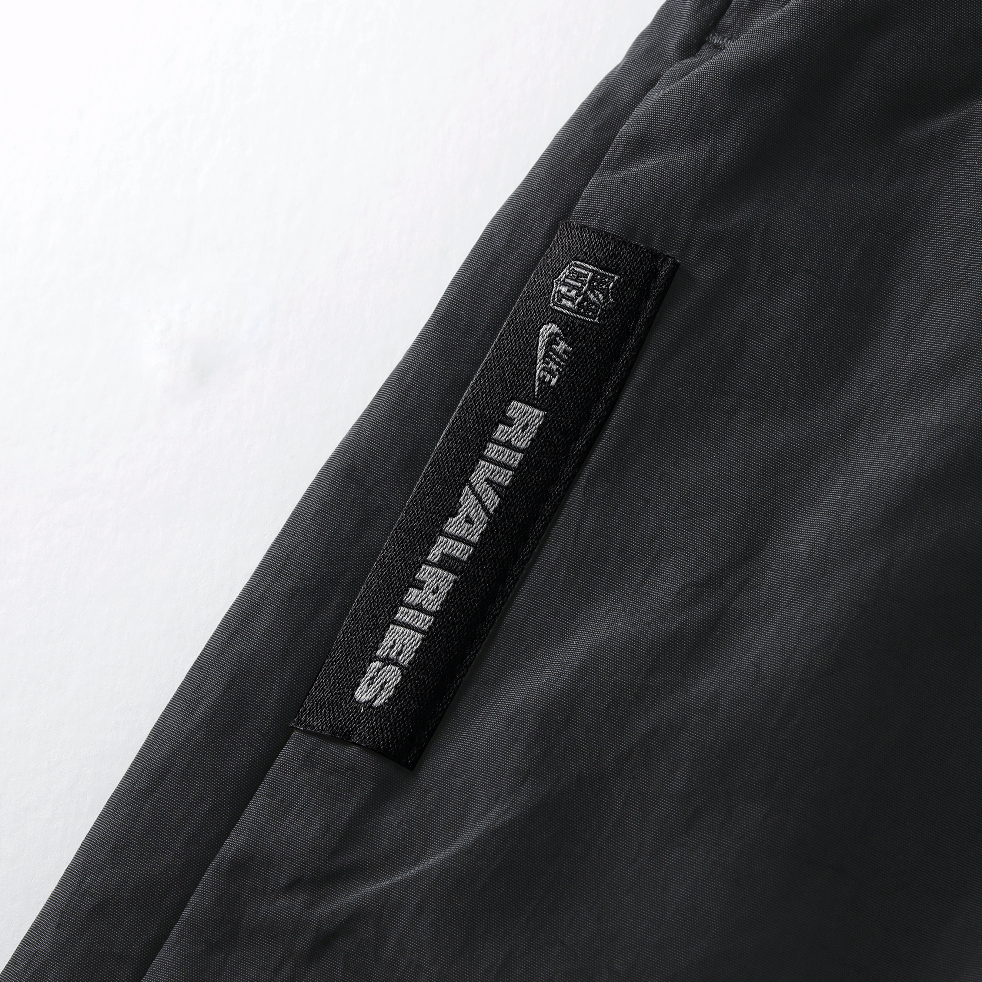 Pantalon tissé à jambes larges Nike Detroit Lions Collection 2026 Rivalries pour femme, noir