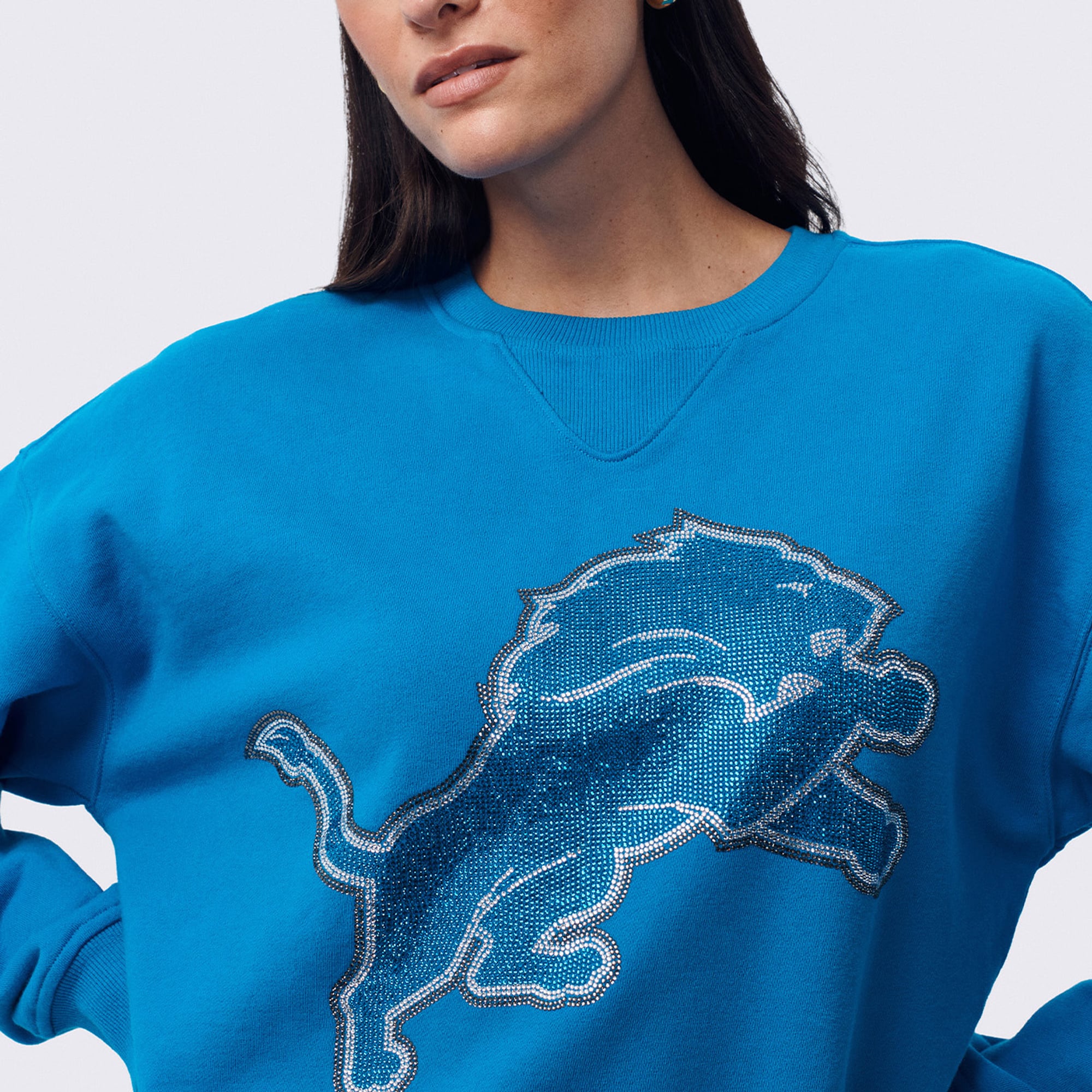 Sweat-shirt à capuche Terez bleu Detroit Lions pour femme, orné d'un logo en pierre précieuse.