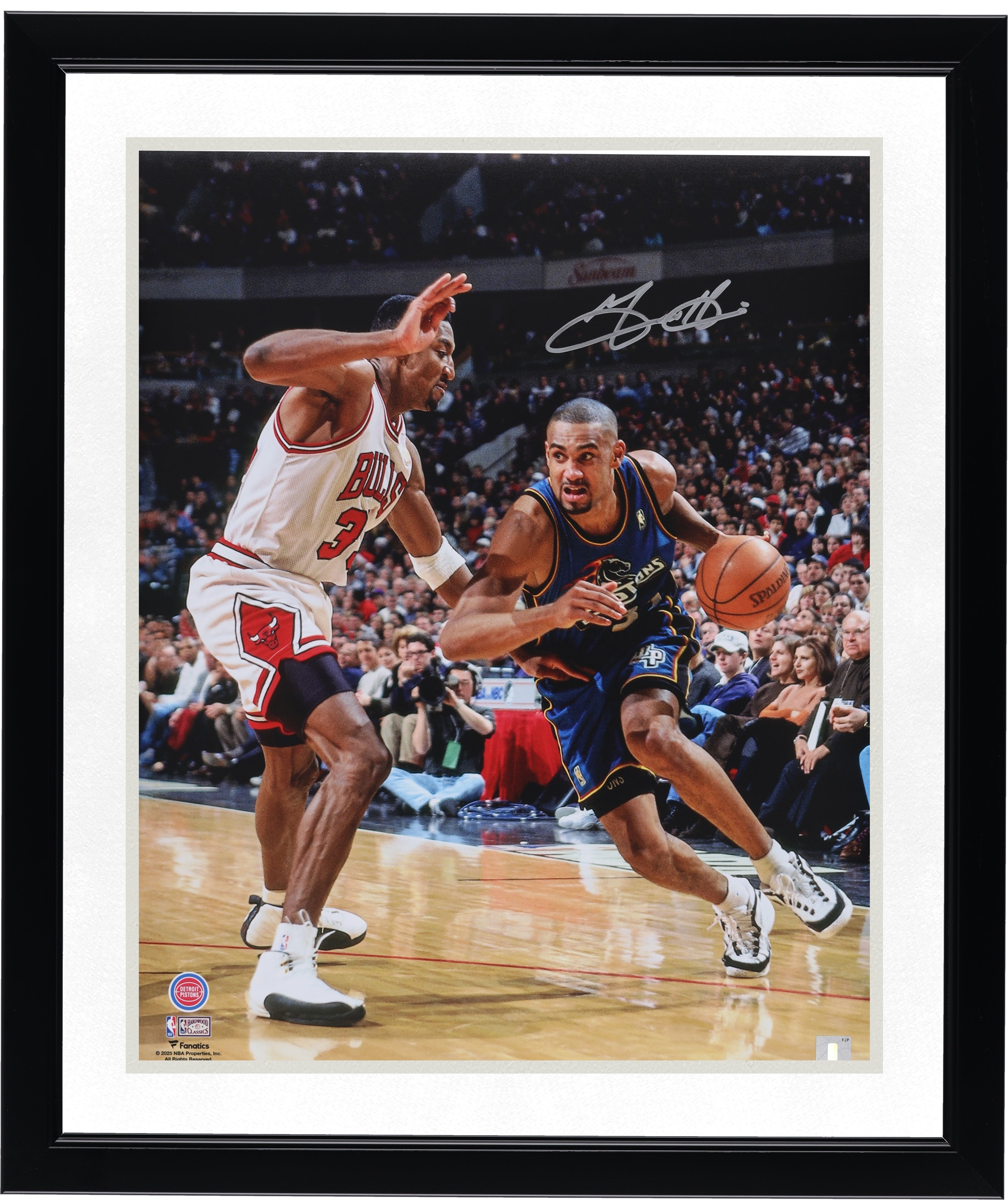 Photo dédicacée de Grant Hill (Detroit Pistons) - 40 x 50 cm (16 x 20 pouces) - Pénétrant vers le panier