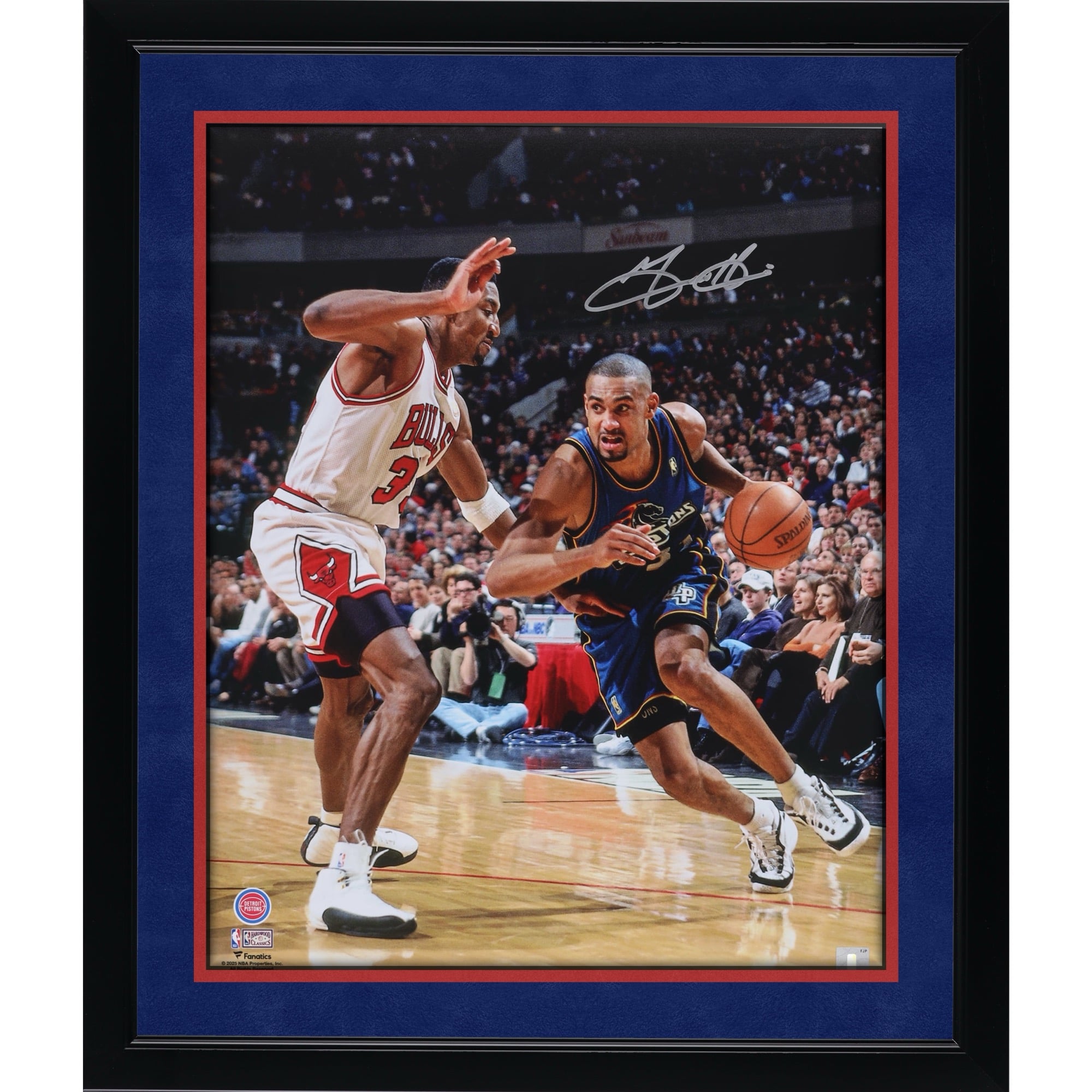 Grant Hill Detroit Pistons Autographed 16" x 20" Driving to the Basket Photograph