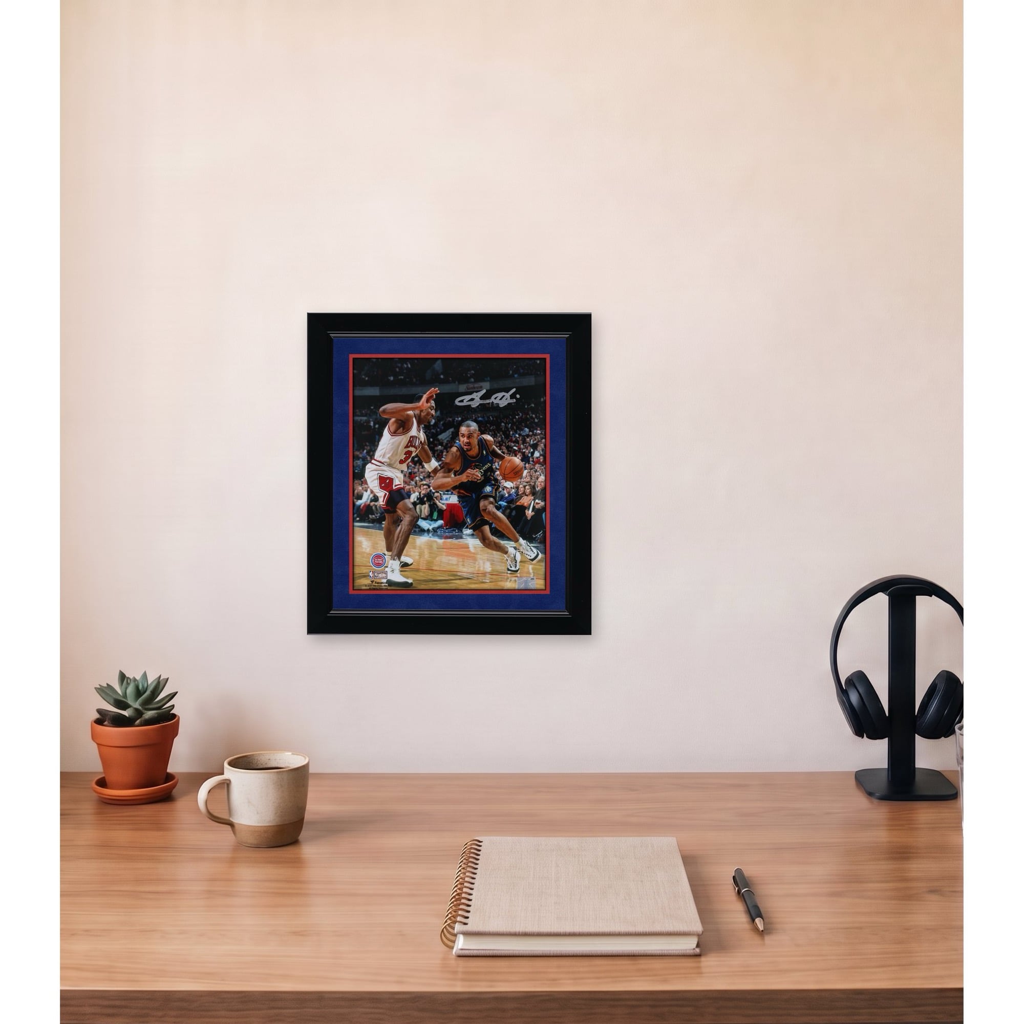 Grant Hill Detroit Pistons Autographed 8" x 10" Driving to the Basket Photograph