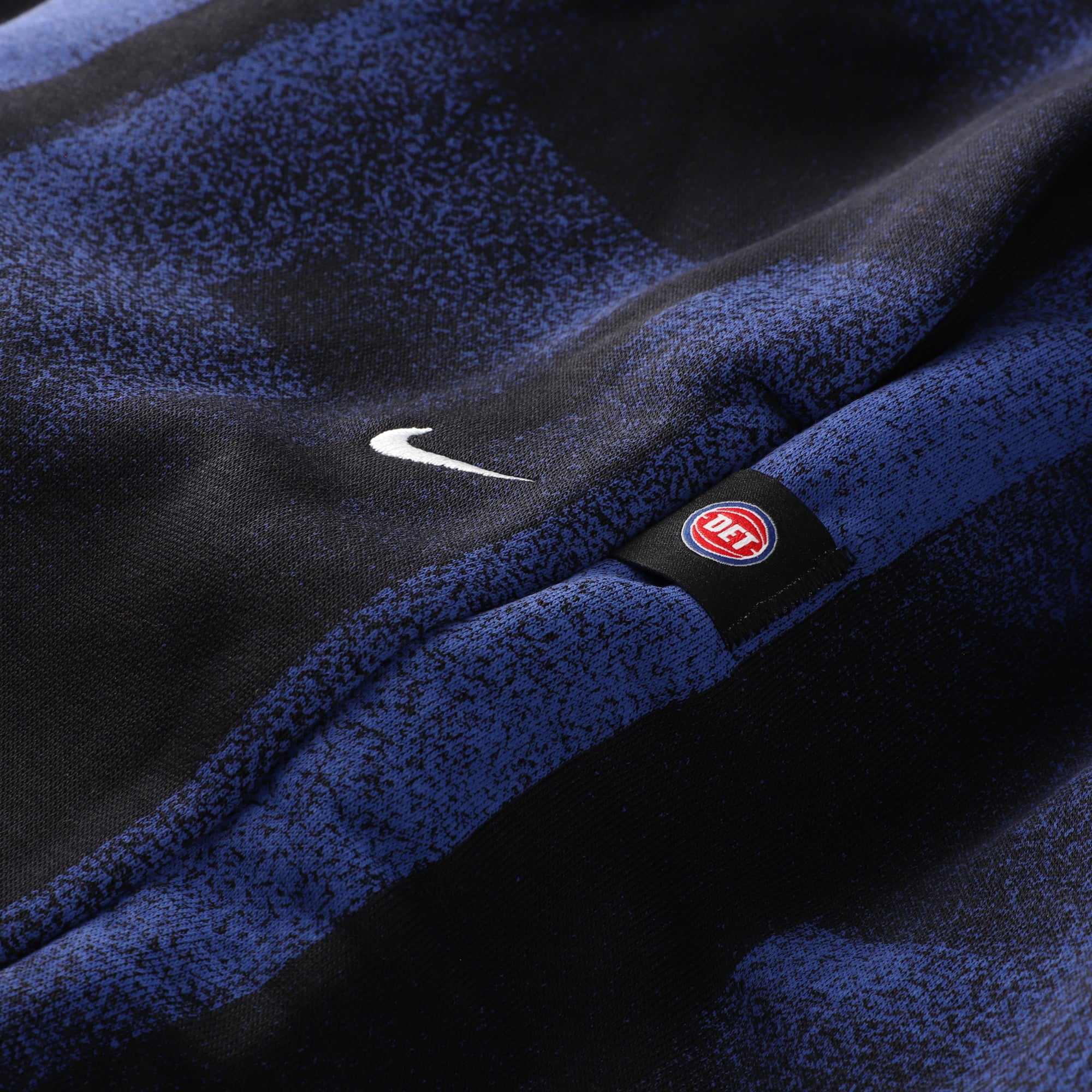 Short de sport Nike Detroit Pistons 2026 Standard Issue pour homme, en polaire noire.