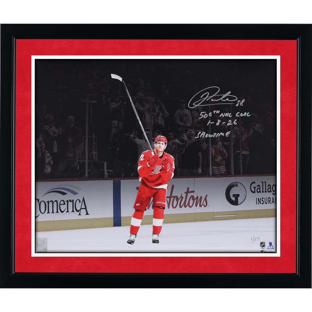 Photo commémorative de Patrick Kane (Red Wings de Détroit) autographiée par Fanatics Authentic, format 40,6 x 50,8 cm (16 x 20 pouces), célébrant son 500e but en LNH. Plusieurs inscriptions. Édition limitée n° 1/25.