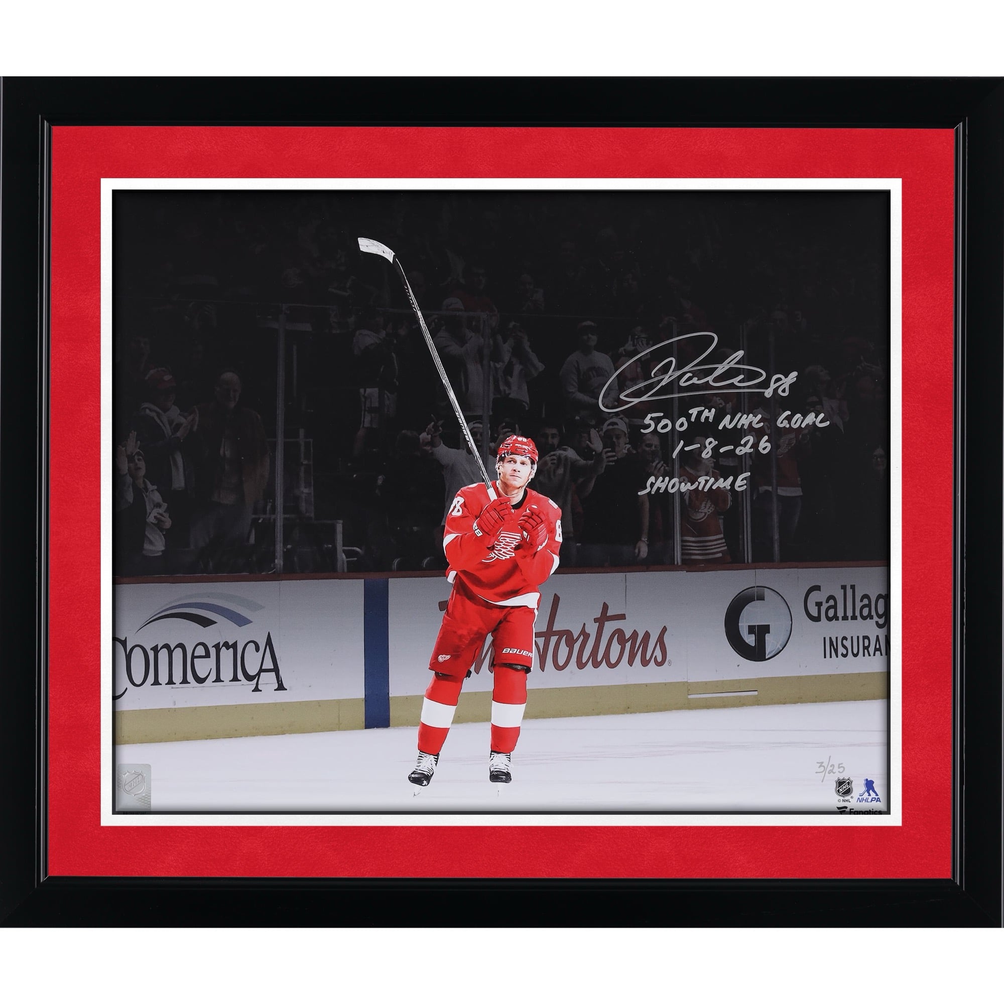 Photo dédicacée de Patrick Kane (Red Wings de Détroit) pour célébrer son 500e but en LNH (40,6 x 50,8 cm) avec plusieurs inscriptions - Édition limitée à 25 exemplaires