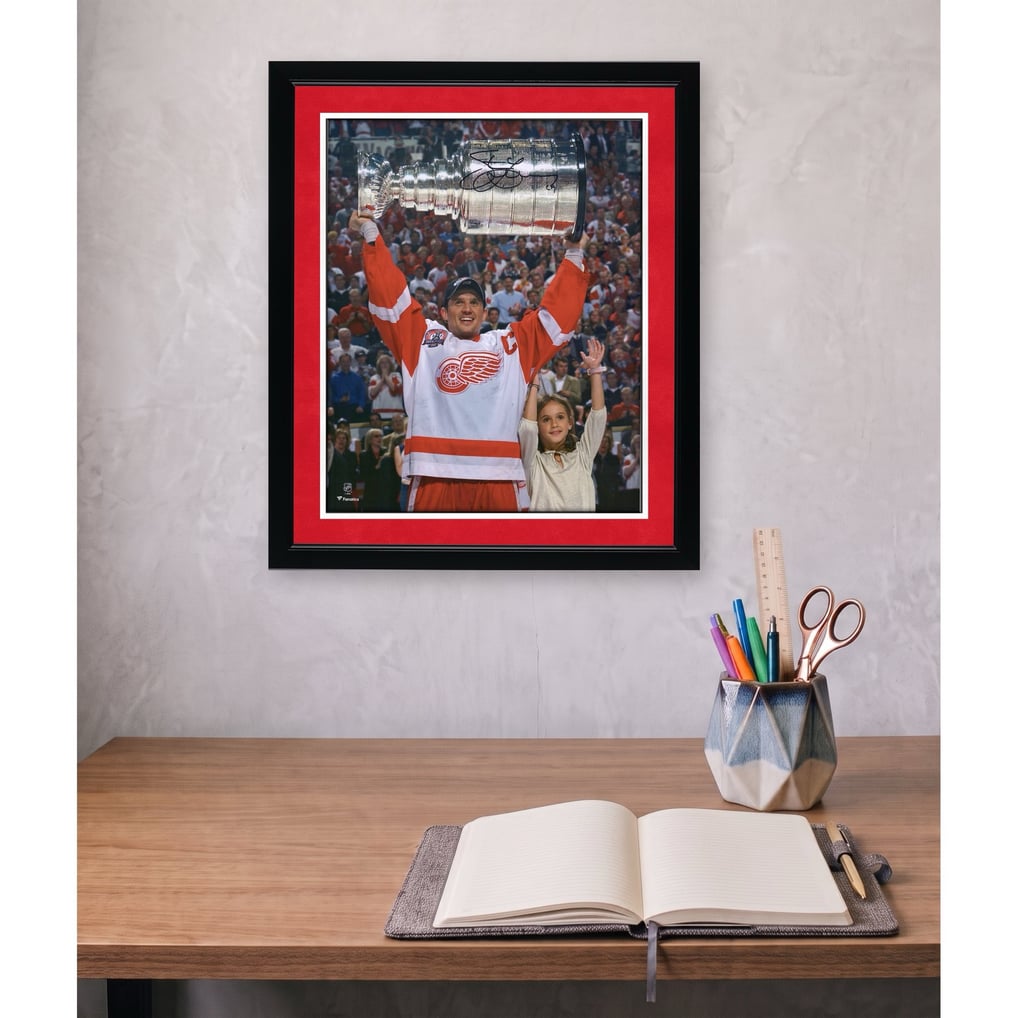 Autographed Detroit Red Wings Steve Yzerman Fanatics Authentic 16" x 20" Raising Cup Photograph