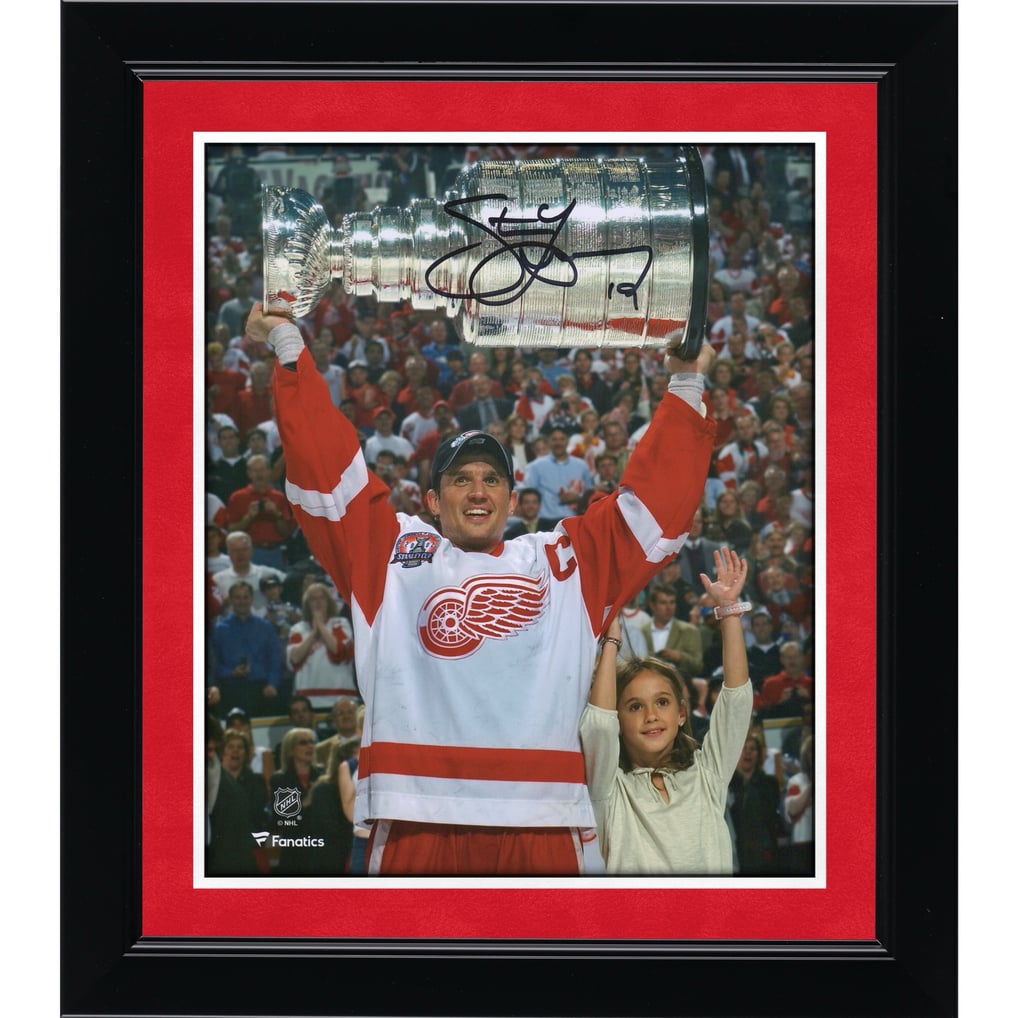 Autographed Detroit Red Wings Steve Yzerman Fanatics Authentic 8" x 10" Raising Cup Photograph