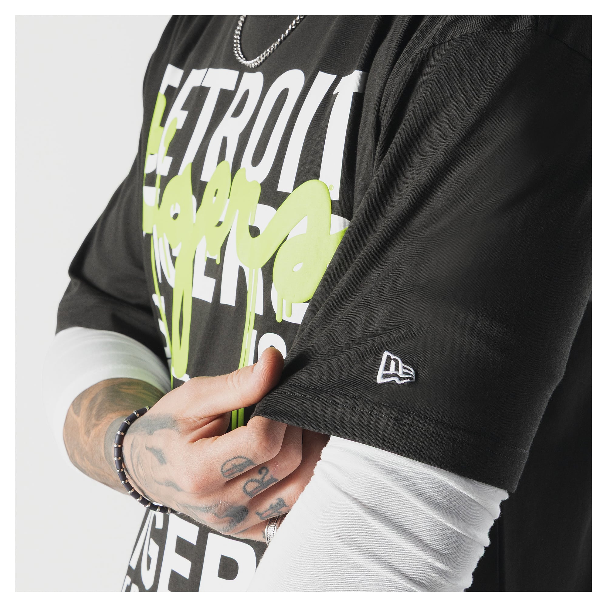 T-shirt homme New Era noir Detroit Tigers Lifestyle Glow Spray Paint
