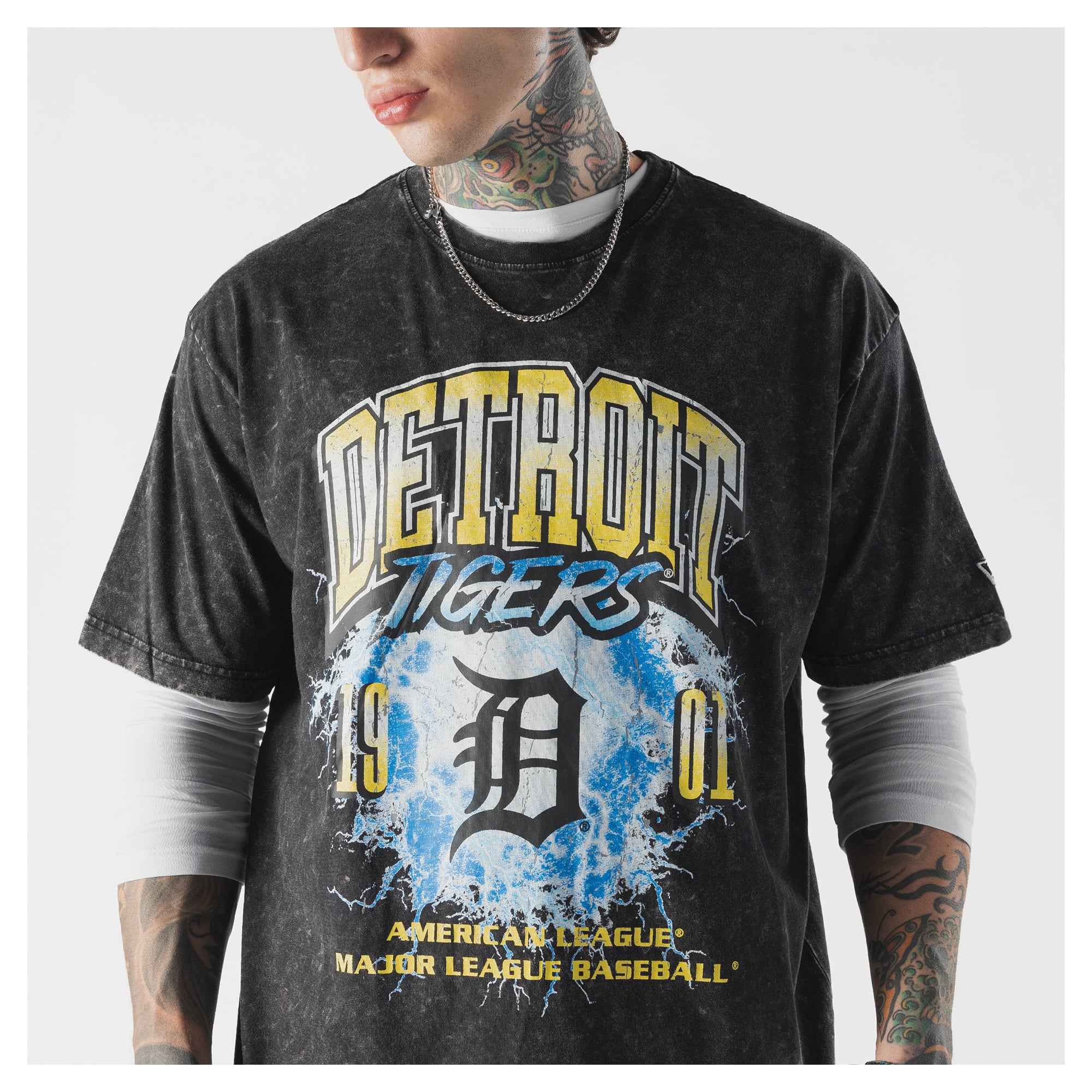 T-shirt New Era noir pour homme Detroit Tigers Lightning, coupe ronde, délavage minéral