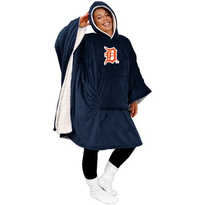 Detroit Tigers Pegasus Team 50" x 70" Bloncho Sherpa Fan Cape