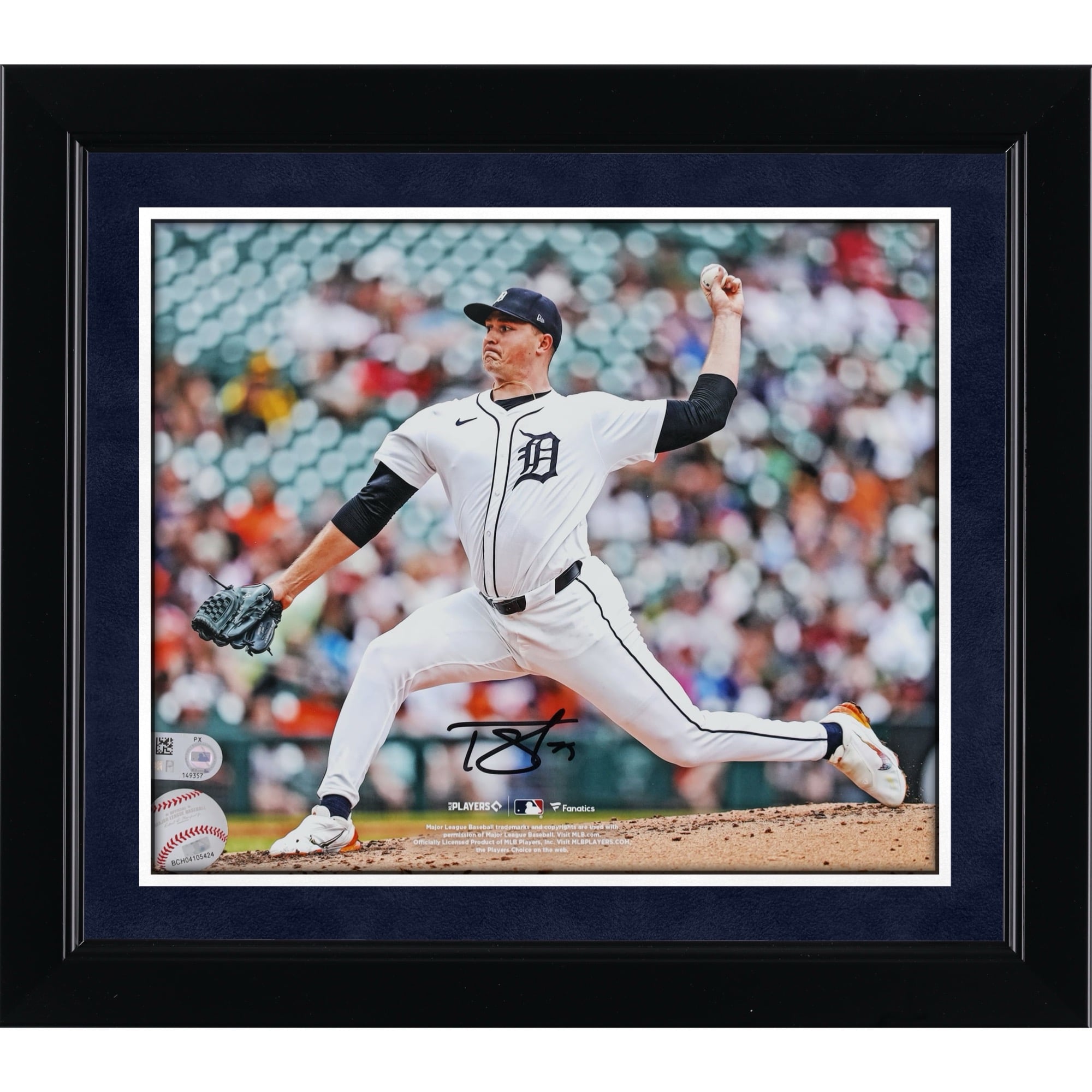 Photographie autographiée de Tarik Skubal, lanceur en uniforme blanc des Detroit Tigers, 8" x 10"