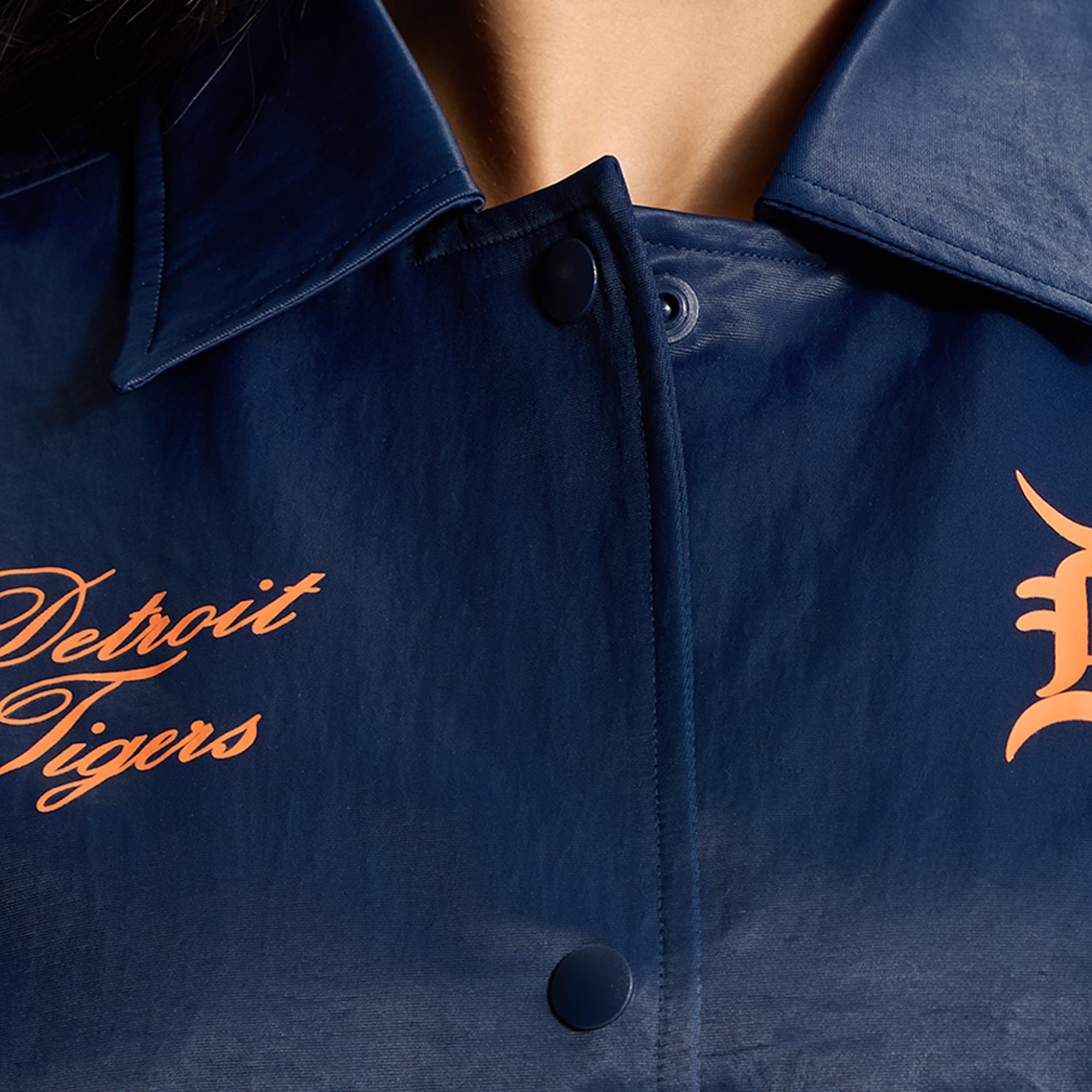 Veste d'entraîneur lululemon True Navy Detroit Tigers pour femme