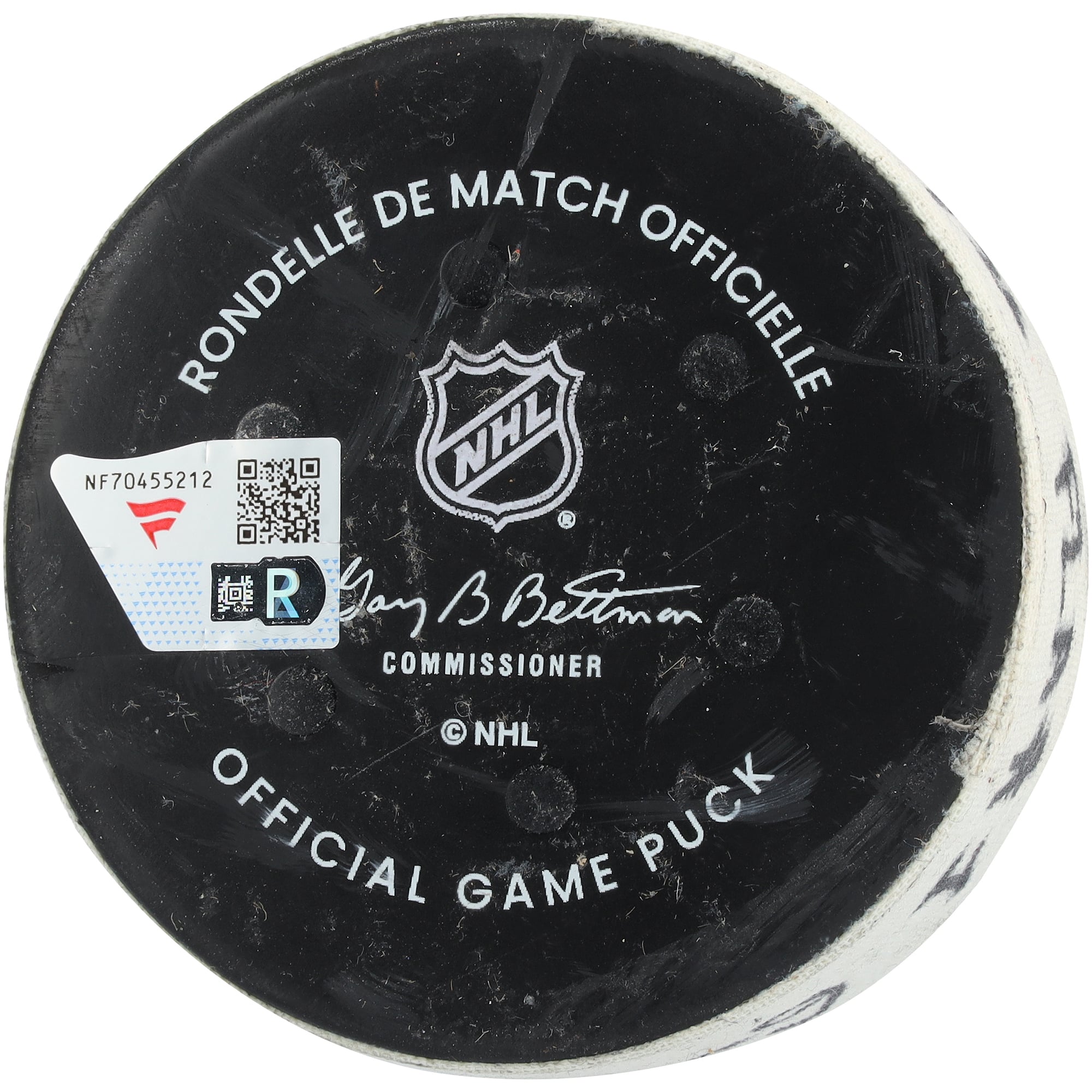 V106832 Pnthrs Mackie Samoskevich, rondelle de but utilisée lors du match des Panthers de la Floride du 29 mars 2026 contre les Rangers de New York. 11 Mackie Samoskevich UNS GU PUCK 46213 COLGMUEQU GUHKPU3397 # 11