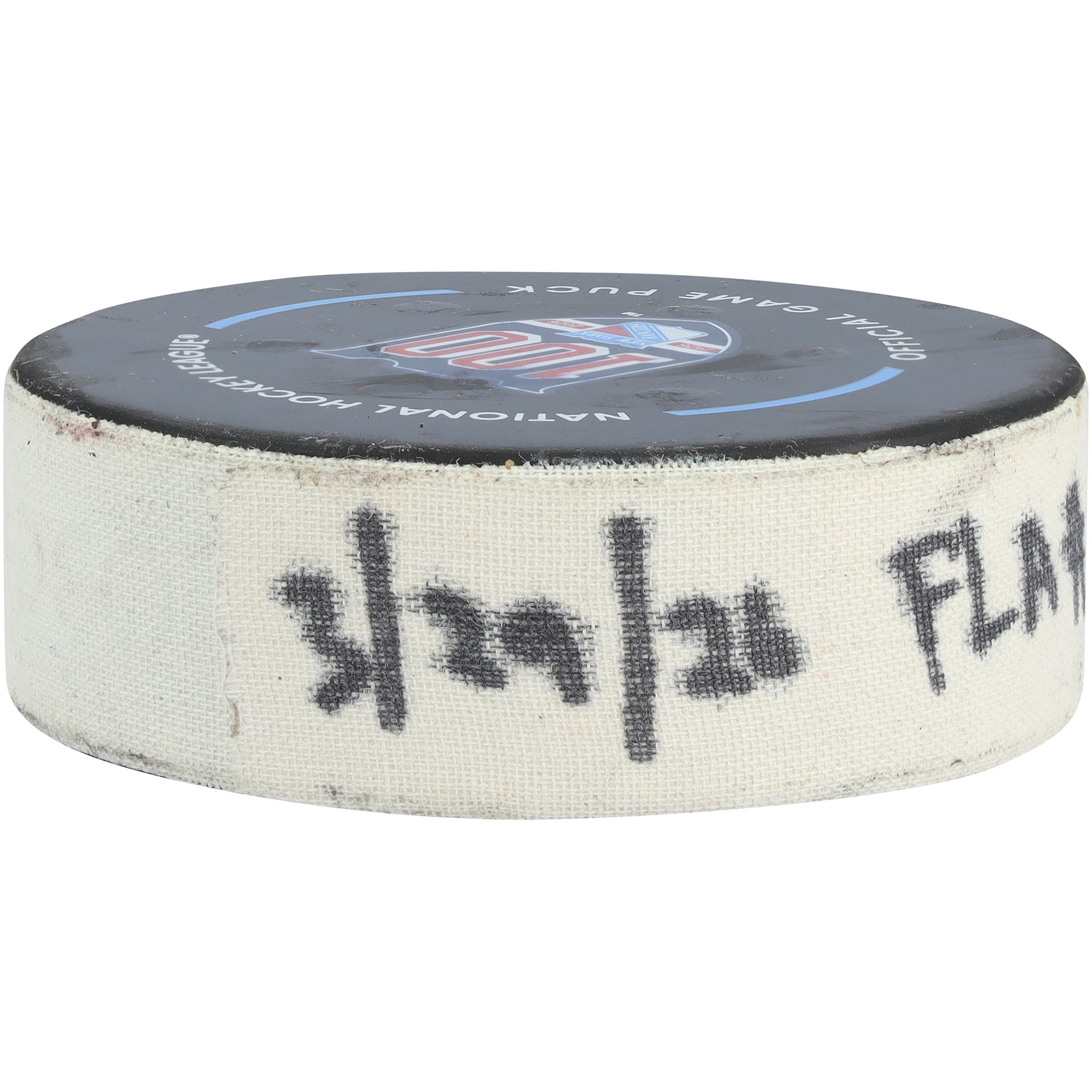 V106832 Pnthrs Mackie Samoskevich, rondelle de but utilisée lors du match des Panthers de la Floride du 29 mars 2026 contre les Rangers de New York. 11 Mackie Samoskevich UNS GU PUCK 46213 COLGMUEQU GUHKPU3397 # 11
