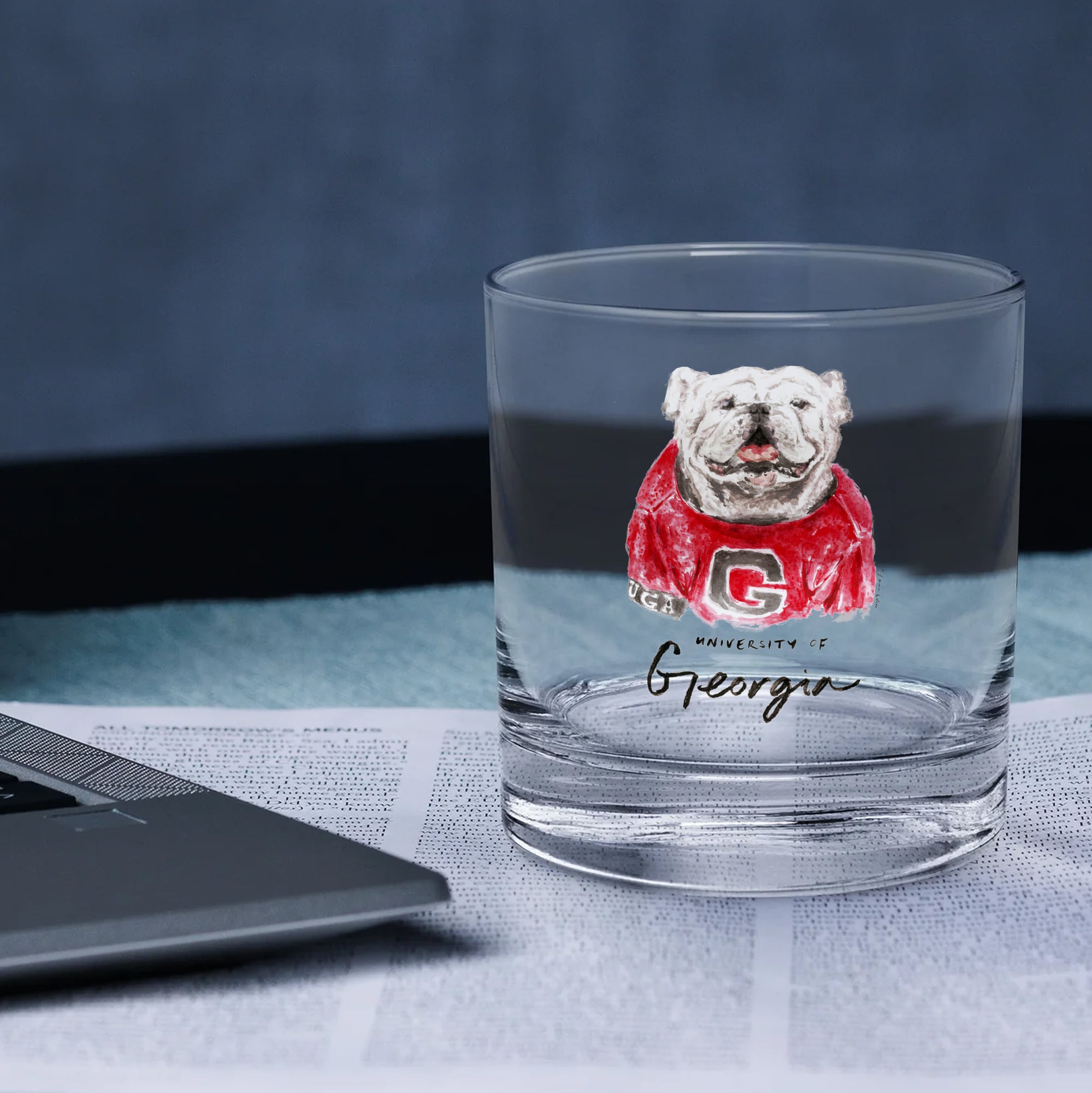Ensemble de 2 verres à whisky à l'effigie de Laura Wilcox, mascotte des Georgia Bulldogs d'Indigo Falls