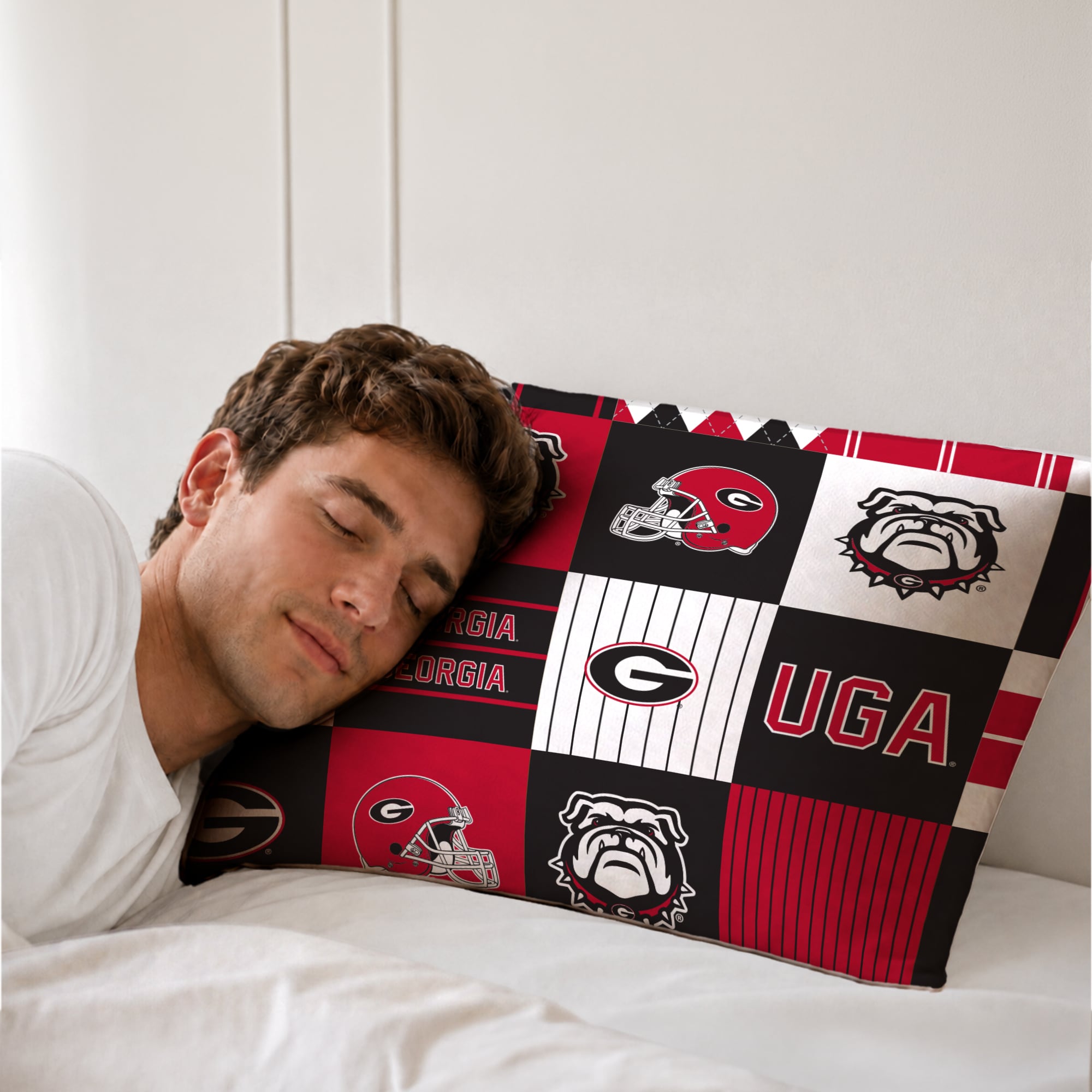Pegasus Georgia Bulldogs Patchwork Plaid Three-Piece Full/Queen Bed in a Bag Set