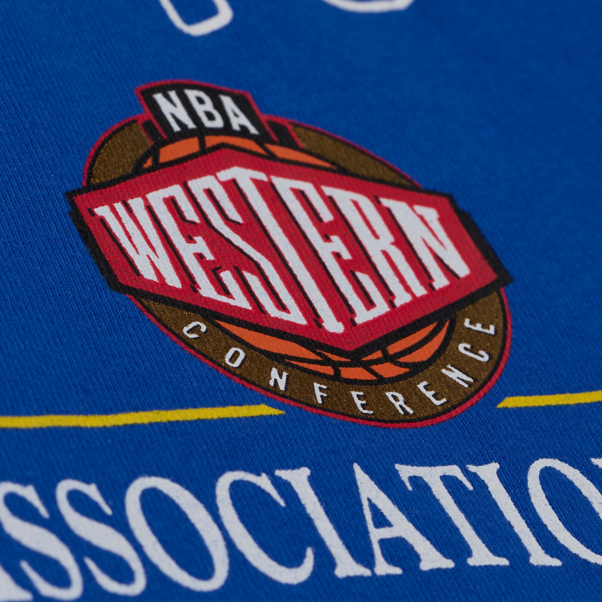T-shirt court à imprimé graphique Golden State Warriors Royal de Mitchell & Ness pour femmes