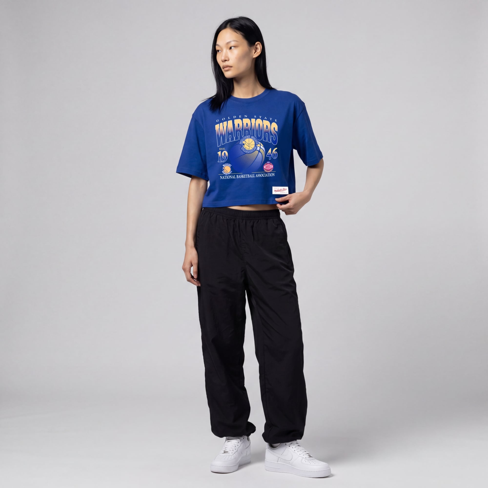 T-shirt court à imprimé graphique Golden State Warriors Royal de Mitchell & Ness pour femmes
