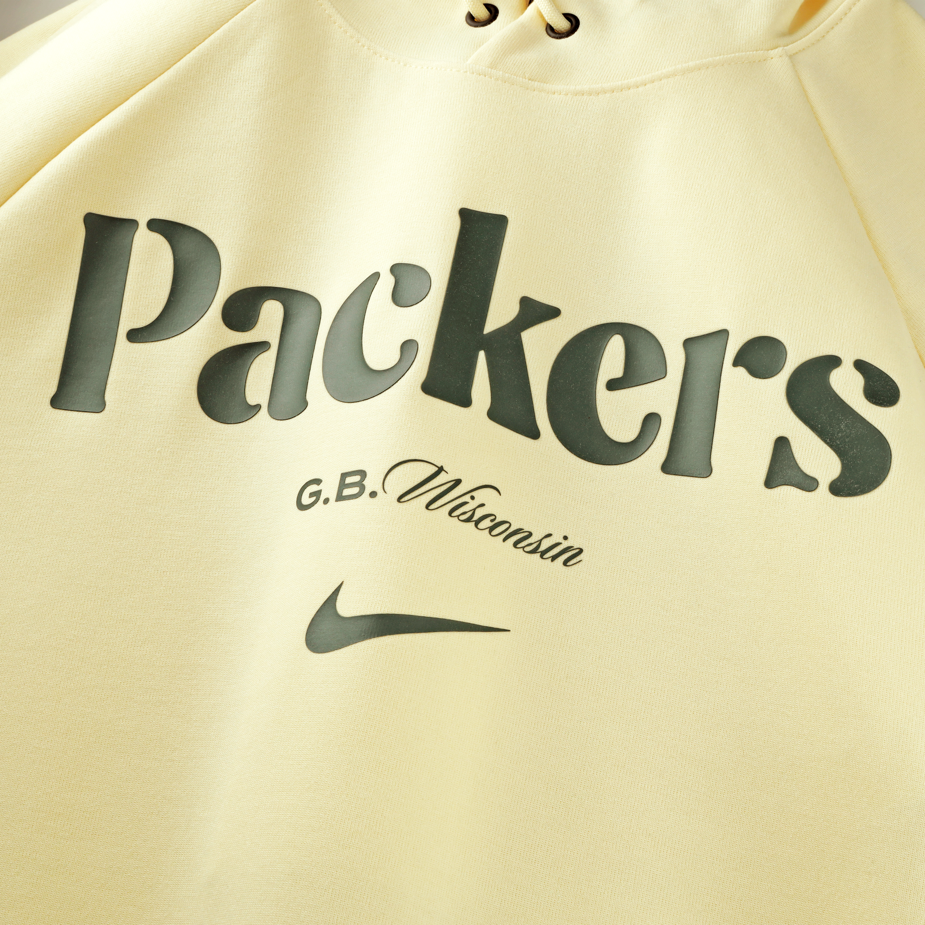 Men's Nike  Cream Green Bay Packers 2026 Rivalries Collection Dri-FIT Pullover Hoodie