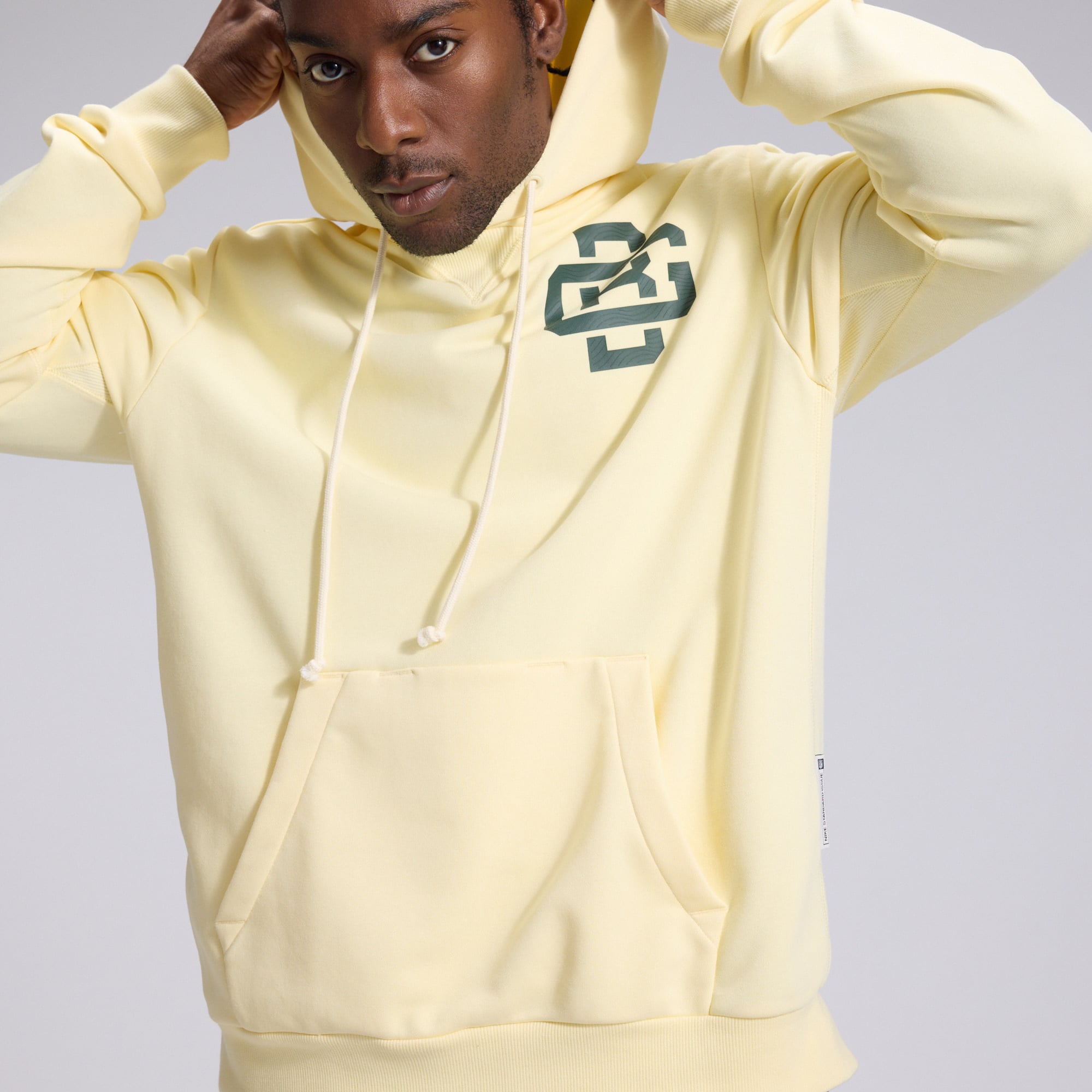 Sweat à capuche Nike Green Bay Packers 2026 Rivalries Collection Standard Issue Sideline pour homme, couleur crème.