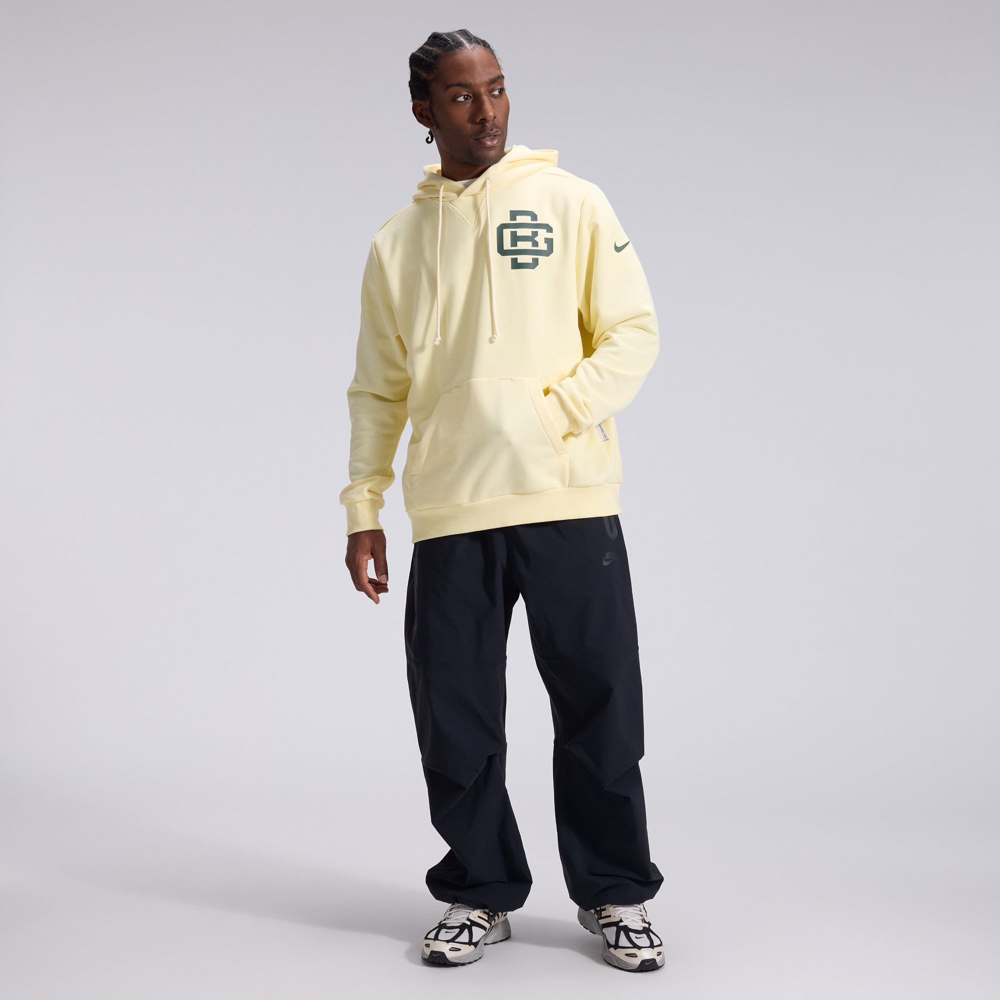 Sweat à capuche Nike Green Bay Packers 2026 Rivalries Collection Standard Issue Sideline pour homme, couleur crème.