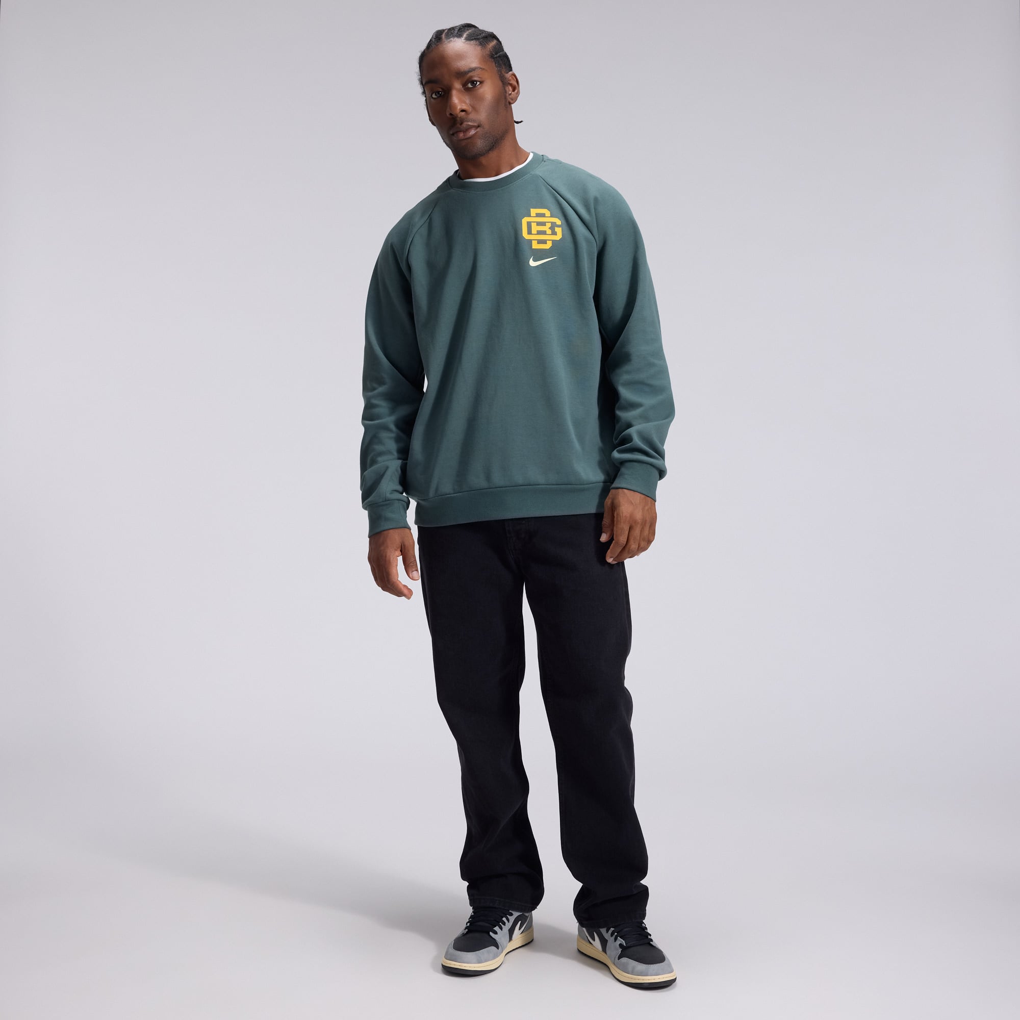 Men's Nike Green Bay Packers 2026 Rivalries Collection Dri-FIT Crew Sweatshirt