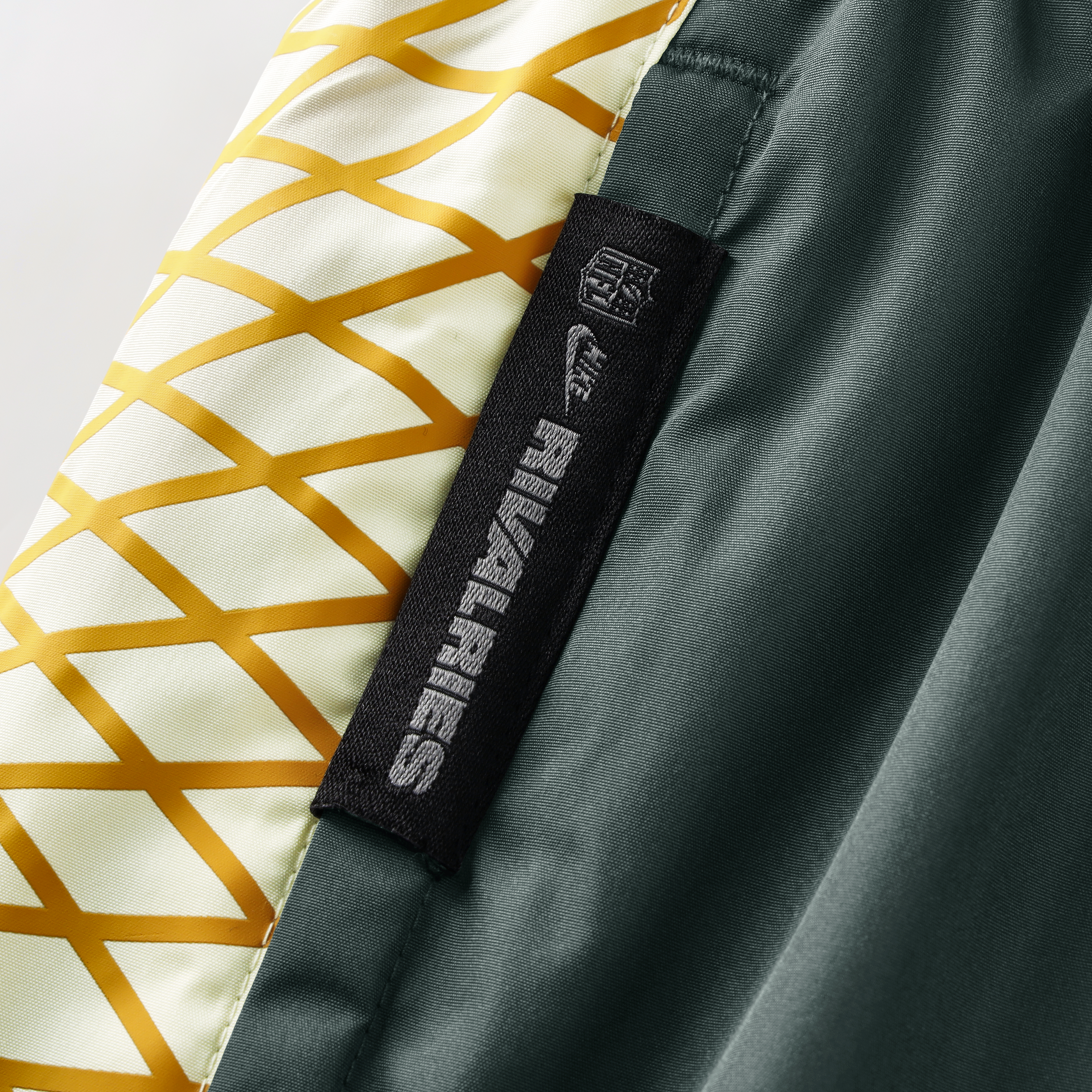 Pantalon coupe-vent Nike vert Green Bay Packers collection Rivalries 2026 pour homme