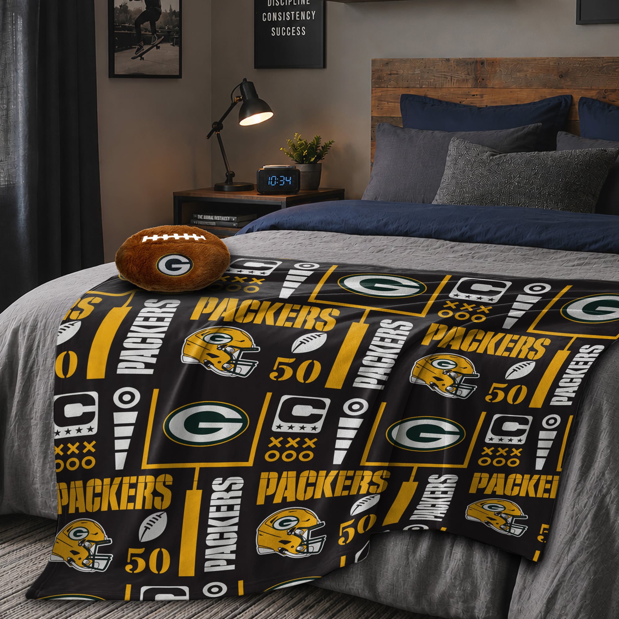 Pegasus Green Bay Packers 50" x 60" Blackout Team Spirit Ultra Soft Throw & Plush Football Combo Pack