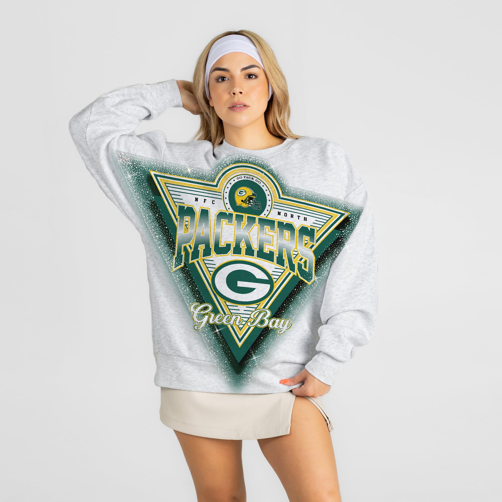 Sweat-shirt oversize en polaire pour femme, couleur gris chiné, orné de strass, des Green Bay Packers, collection Gameday Couture.