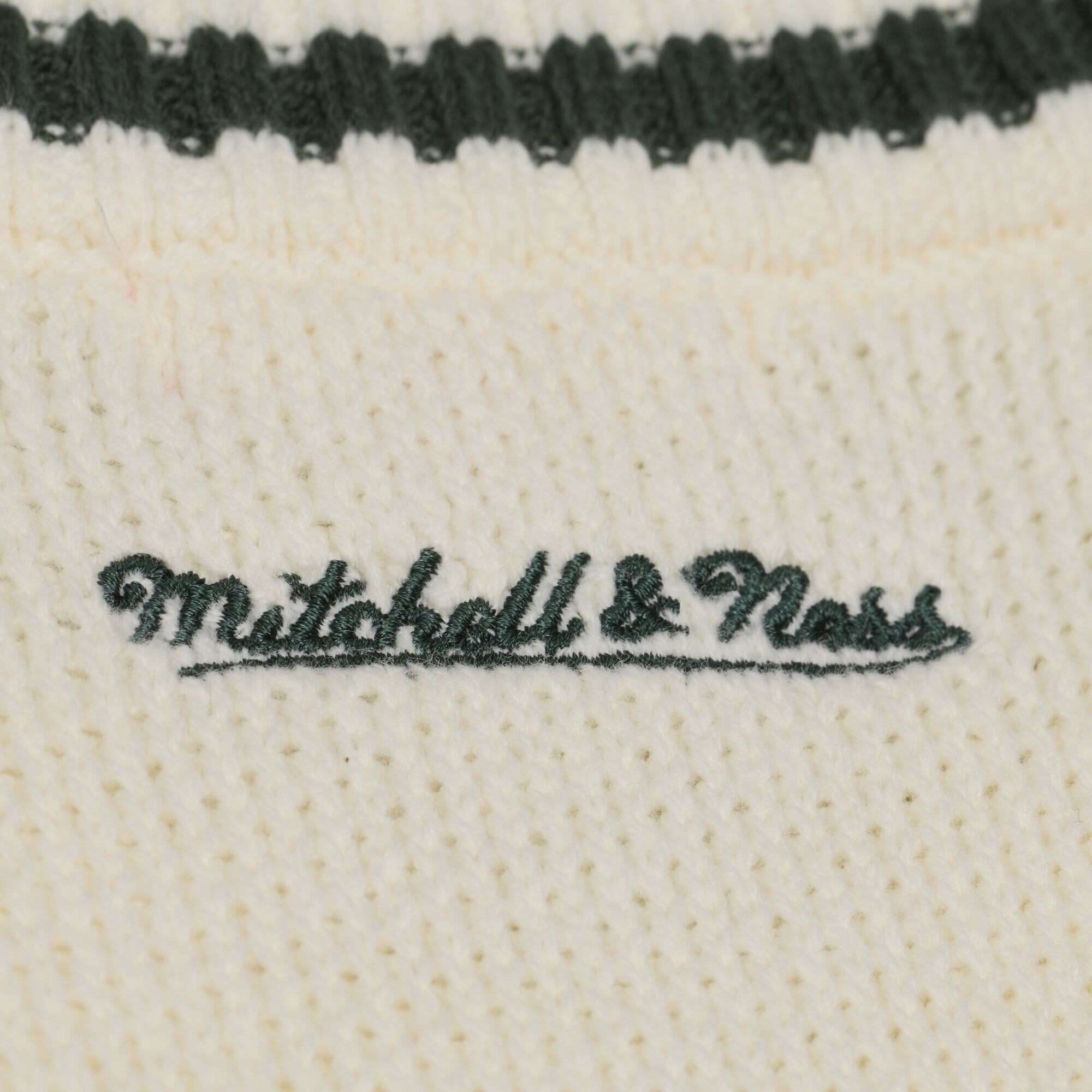 Gilet sans manches Mitchell & Ness crème Green Bay Packers Retro Roots à col en V pour femme