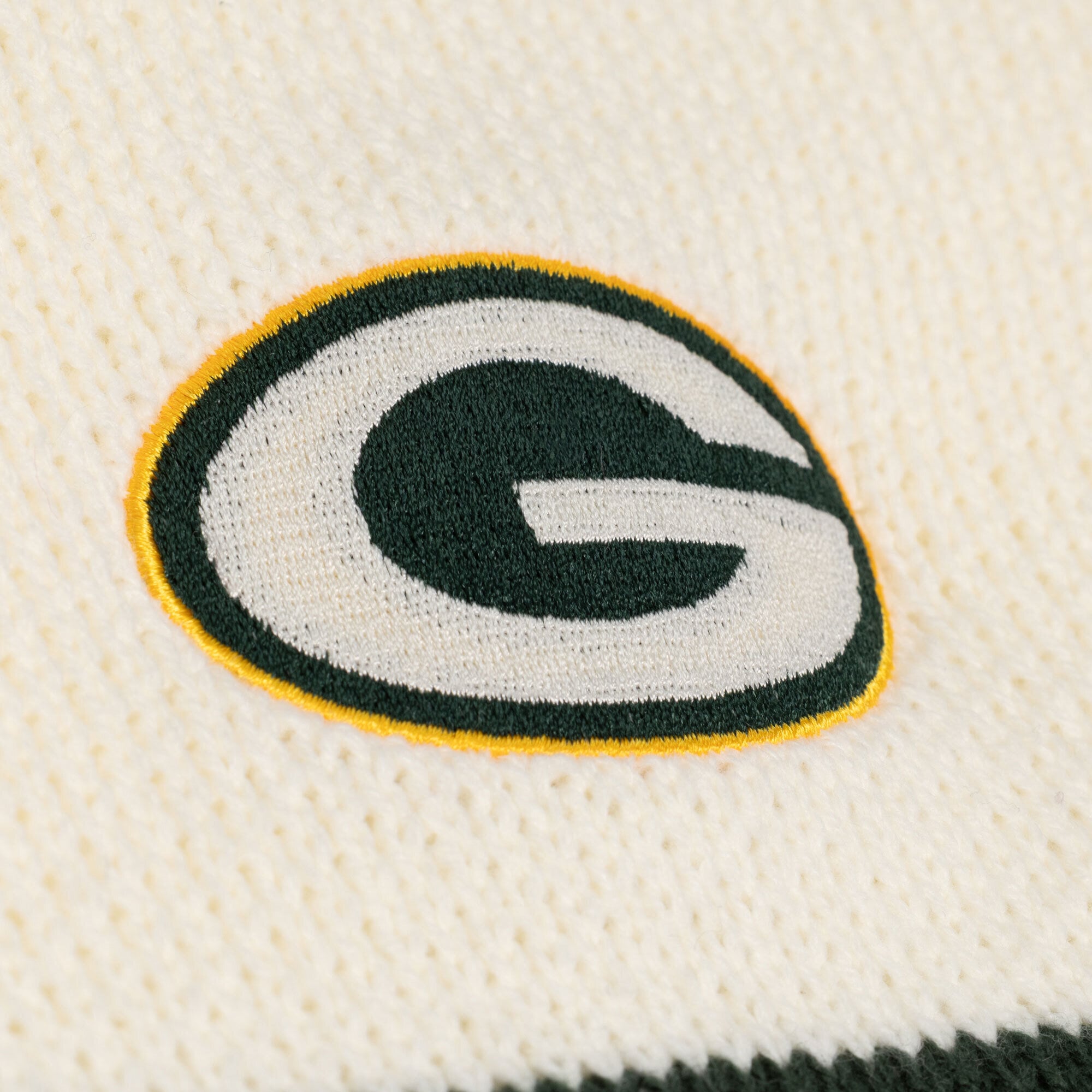 Pull col V Mitchell & Ness crème/vert Green Bay Packers Retro Roots pour femme