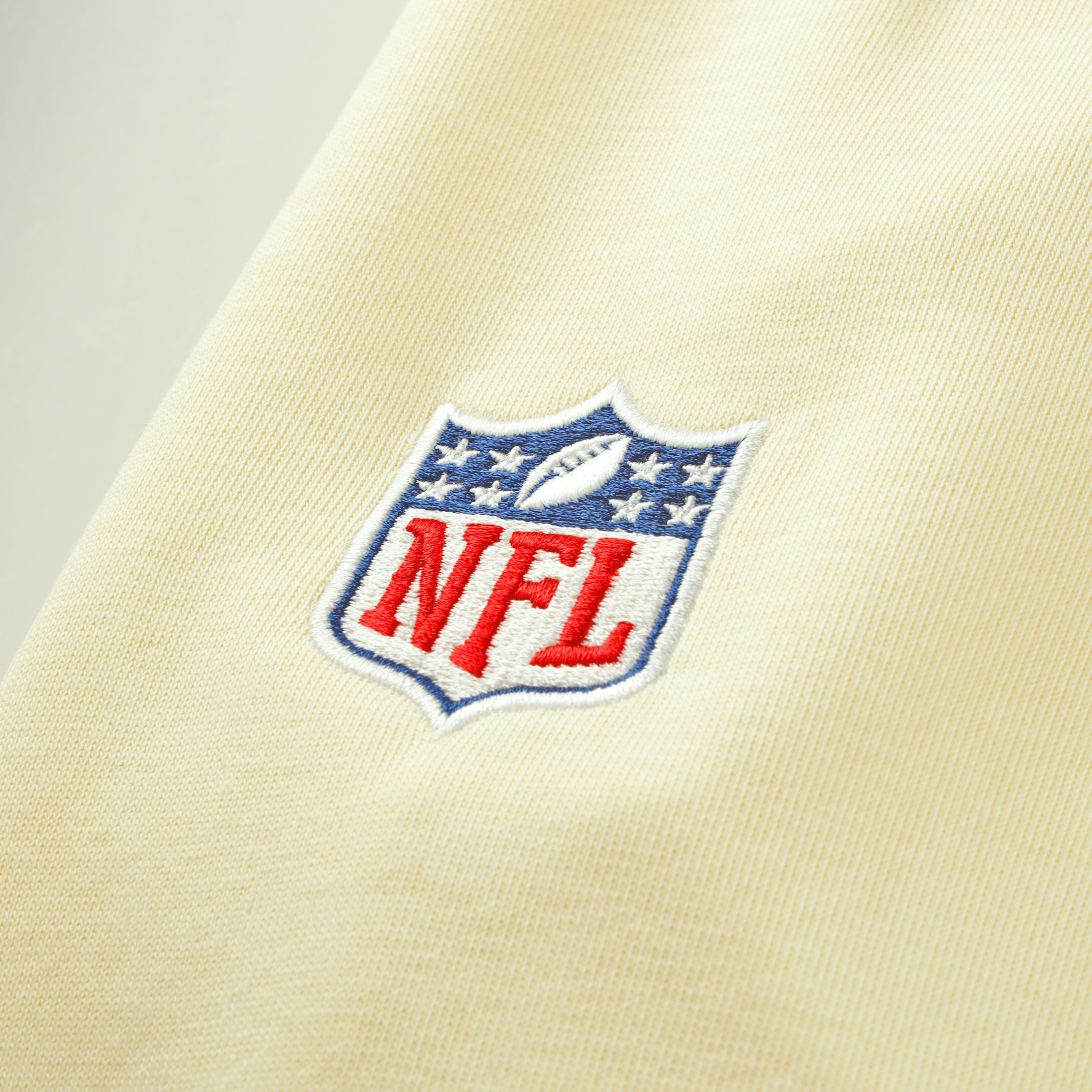 Women's Nike Cream Green Bay Packers 2026 Rivalries Collection Standard Issue Sideline Pullover Hoodie