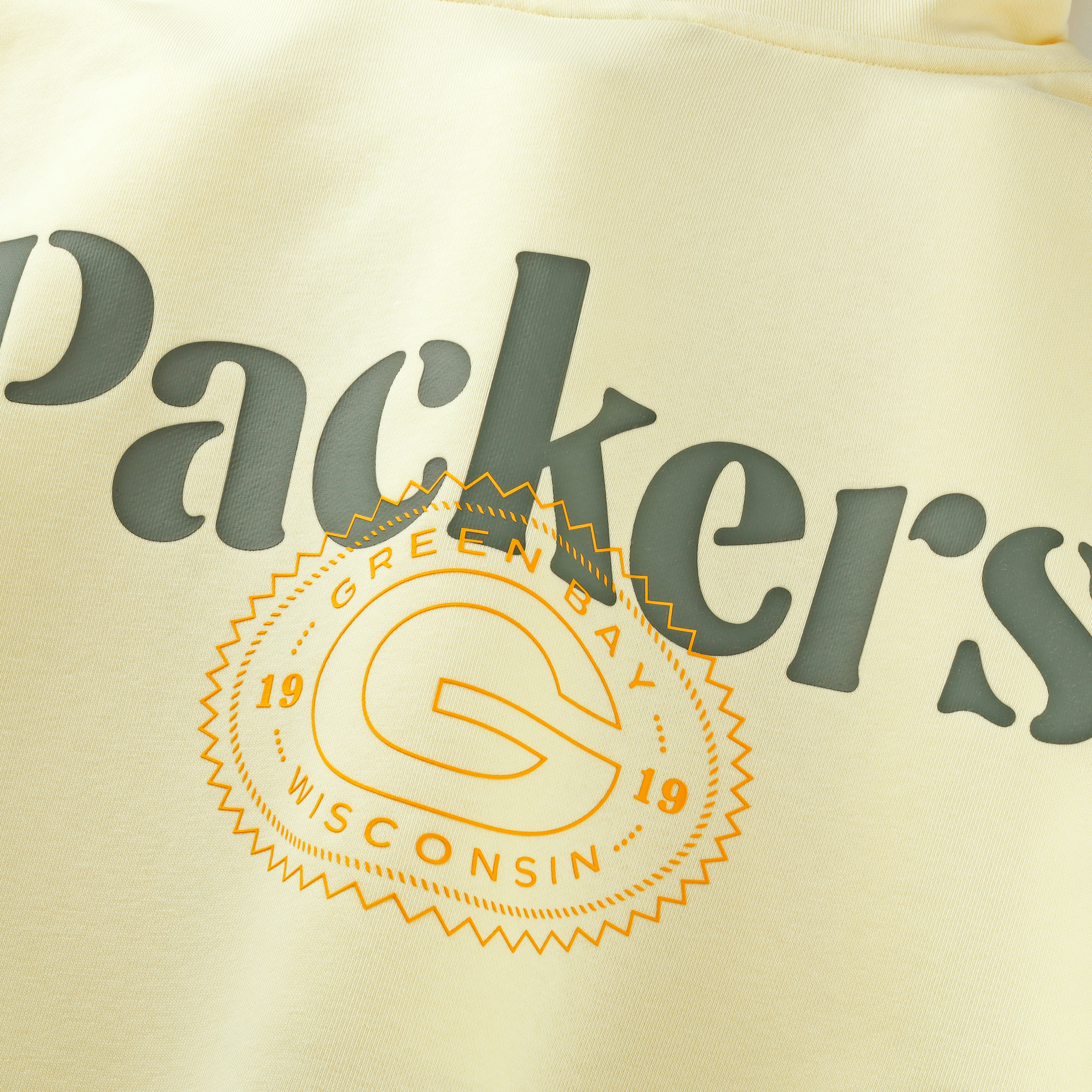 Women's Nike Cream Green Bay Packers 2026 Rivalries Collection Standard Issue Sideline Pullover Hoodie