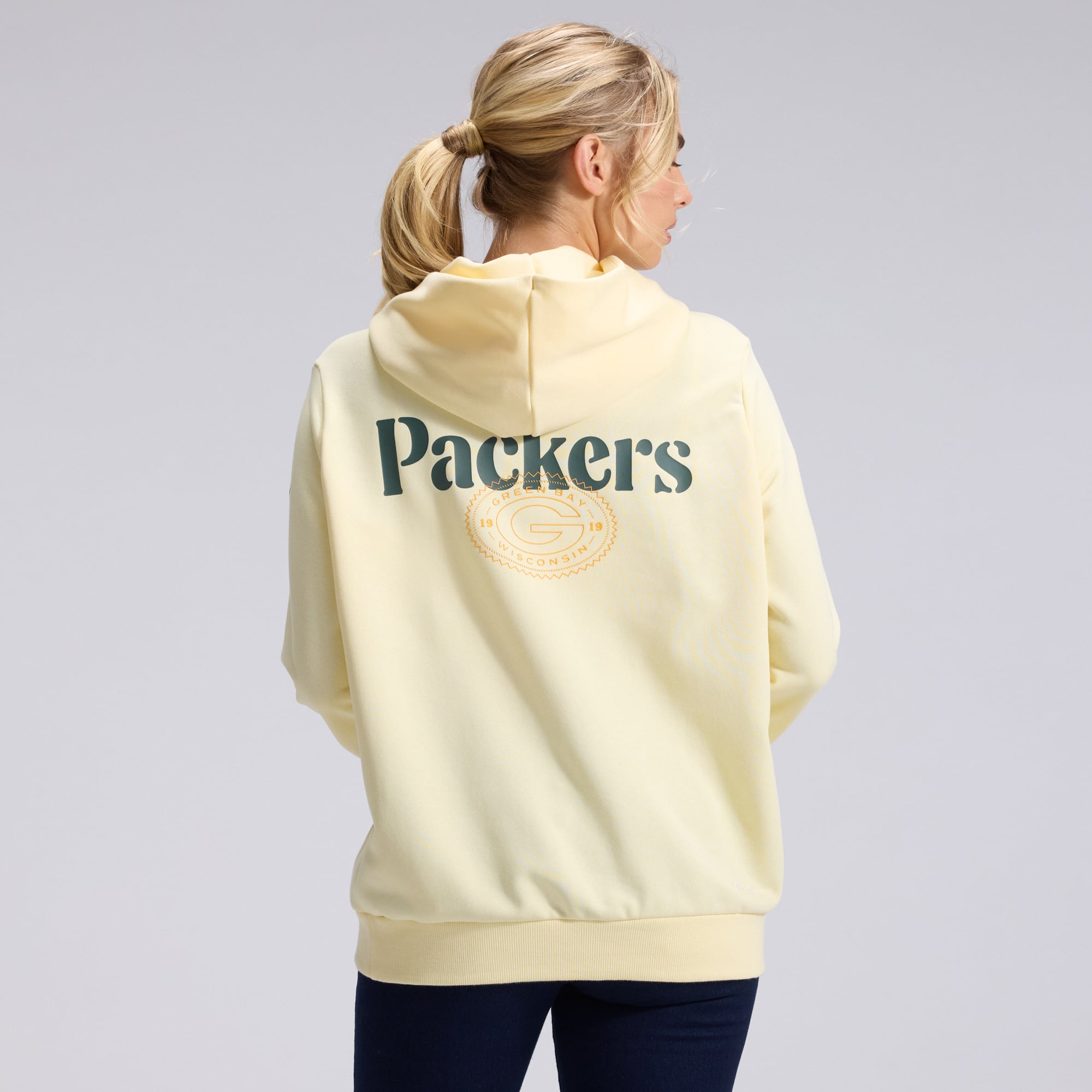 Women's Nike Cream Green Bay Packers 2026 Rivalries Collection Standard Issue Sideline Pullover Hoodie