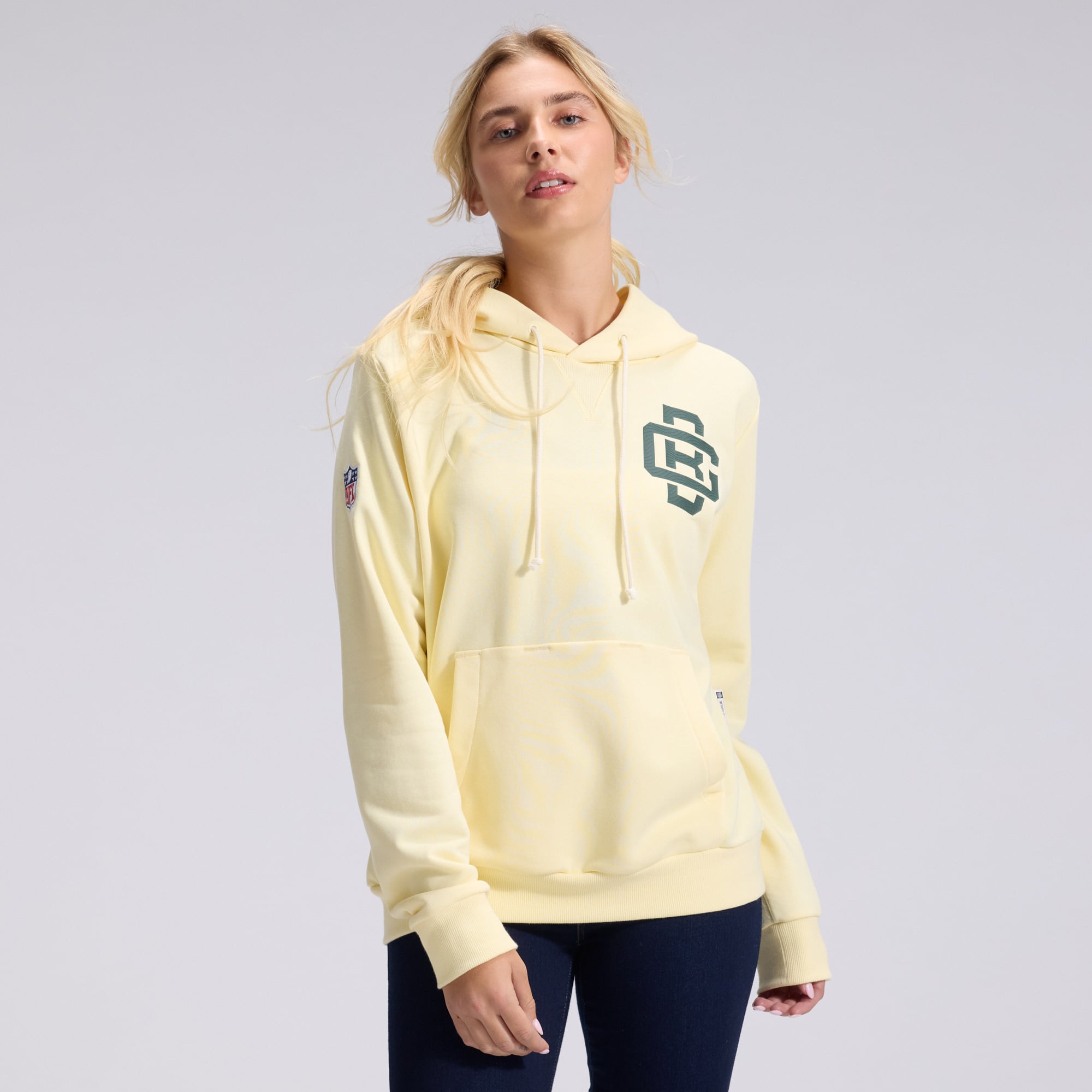 Women's Nike Cream Green Bay Packers 2026 Rivalries Collection Standard Issue Sideline Pullover Hoodie