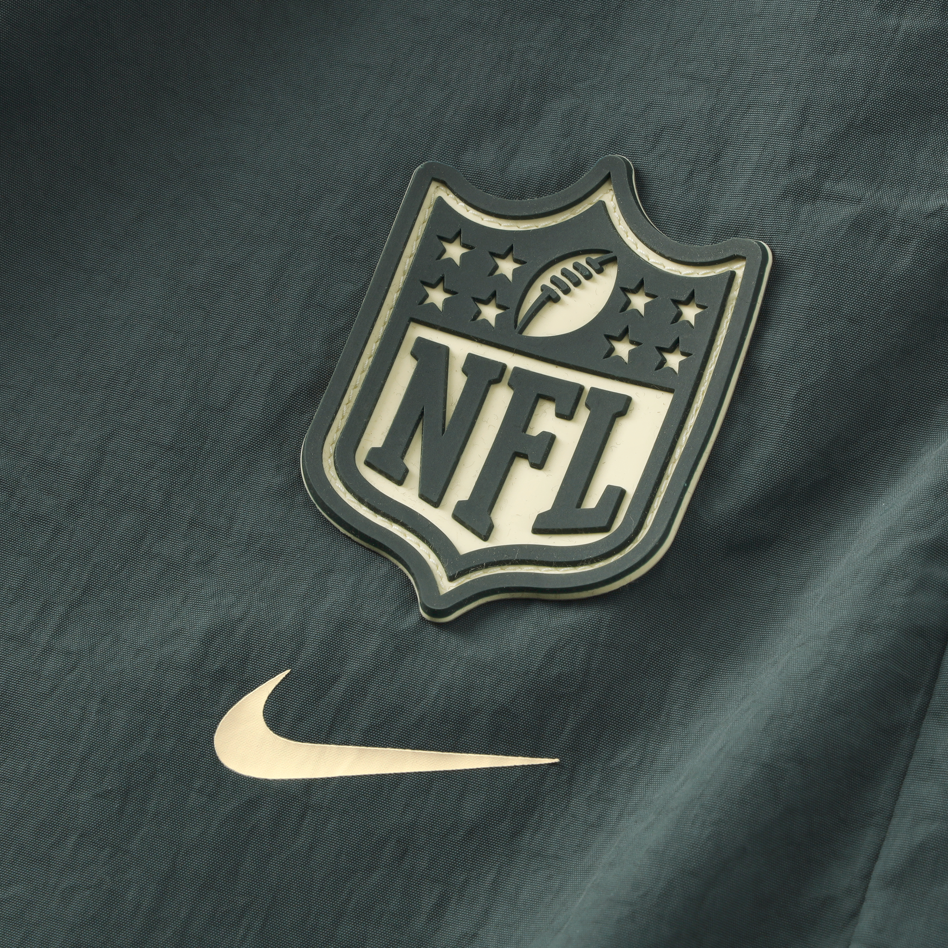 Pantalon tissé à jambes larges Nike Green Bay Packers Collection 2026 Rivalries pour femme
