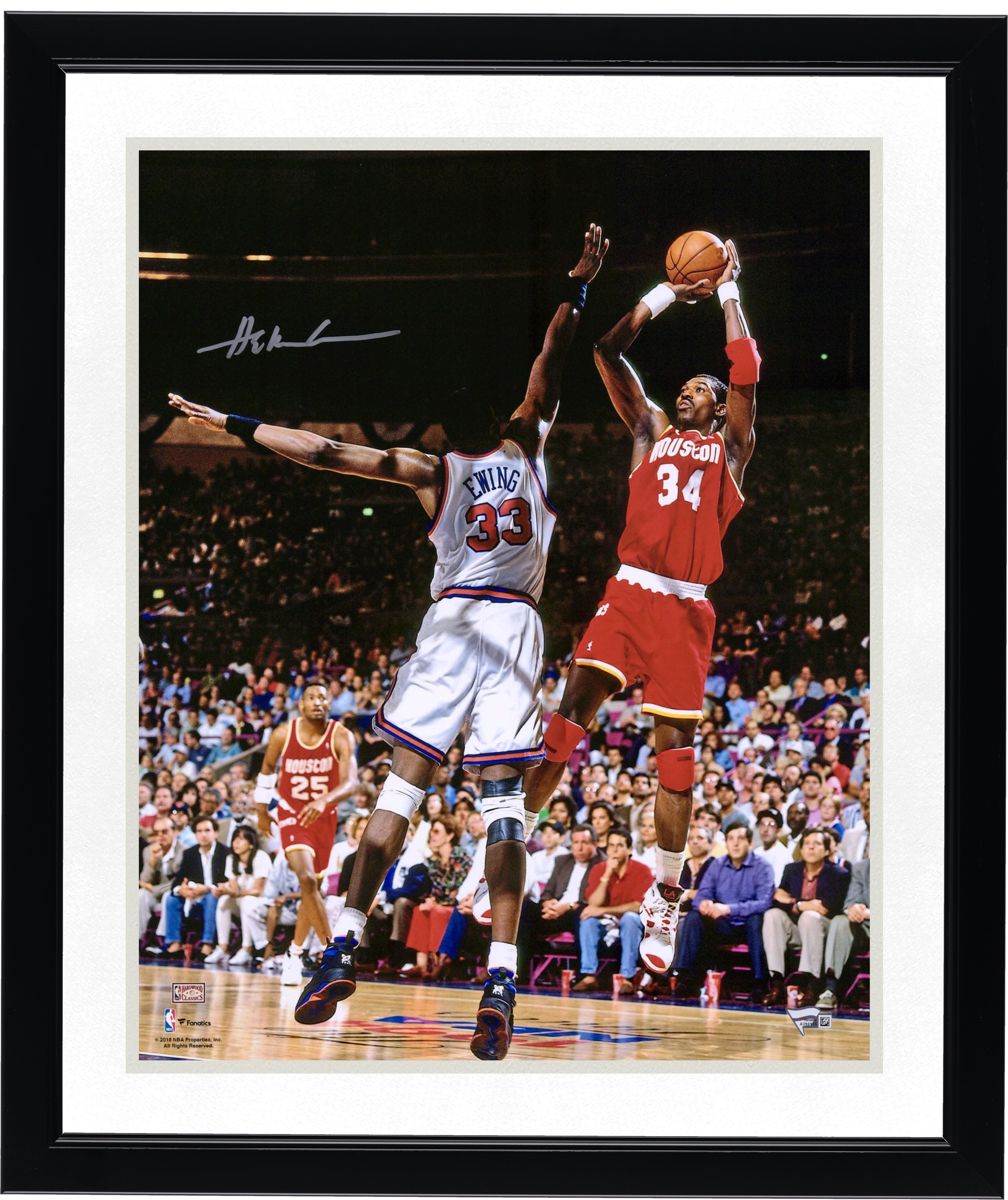 Photo de Hakeem Olajuwon (Houston Rockets) en plein saut, dédicacée par un joueur des Rockets de Houston (40,6 x 50,8 cm).