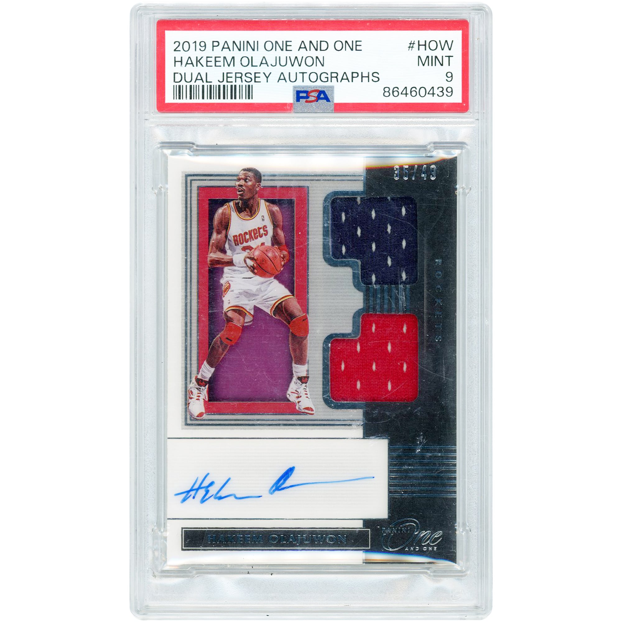 Carte Panini One & One Dual Game Used Jersey 2019-20 de Hakeem Olajuwon (Houston Rockets), autographiée, avec reliques bicolores, numéro #DJA-HOW #35/49 et authentifiée PSA 9.