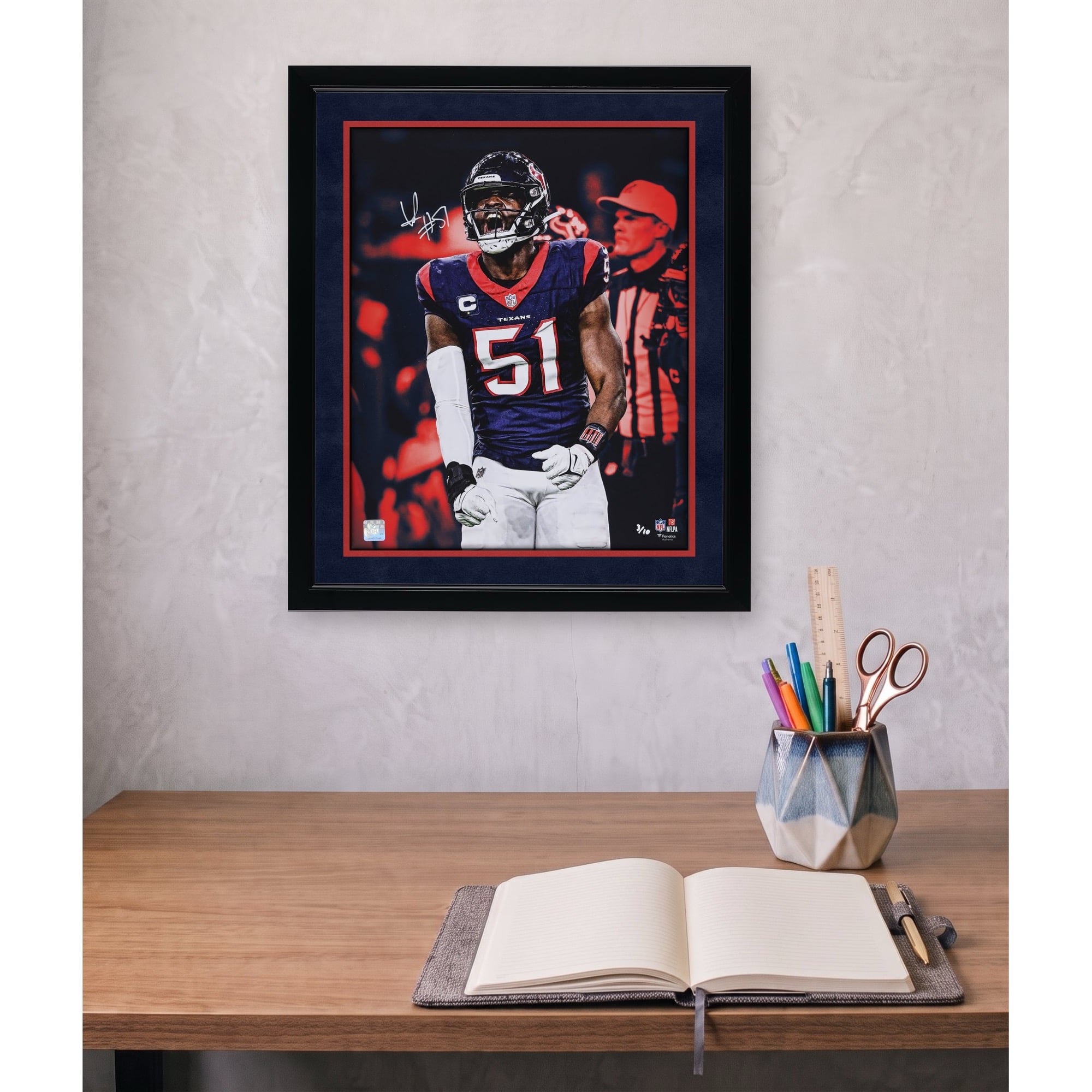 Photo dédicacée de Will Anderson Jr. (Houston Texans) - 40,6 x 50,8 cm (16 x 20 pouces) - Édition limitée à 10 exemplaires - Couleurs de l'équipe - Signature blanche