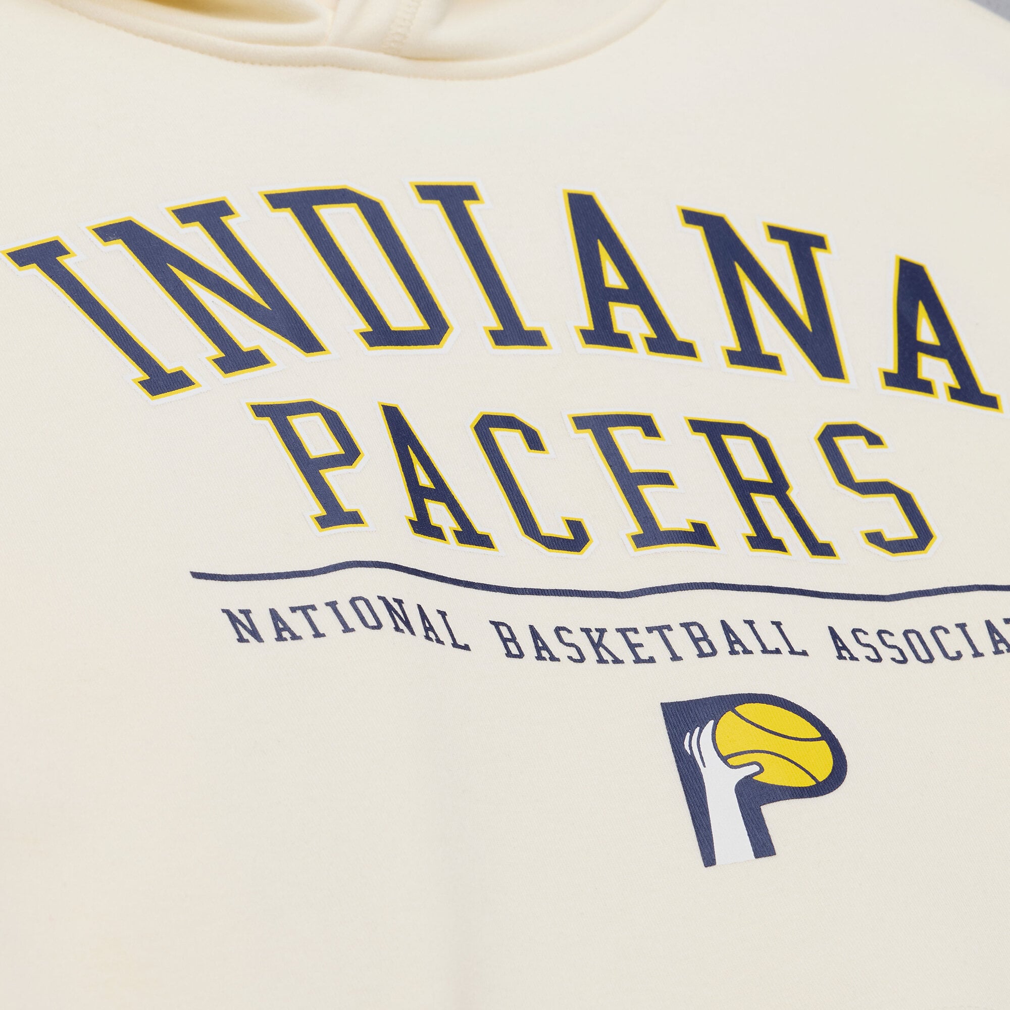 Sweat à capuche en polaire crème Mitchell & Ness Indiana Pacers pour homme