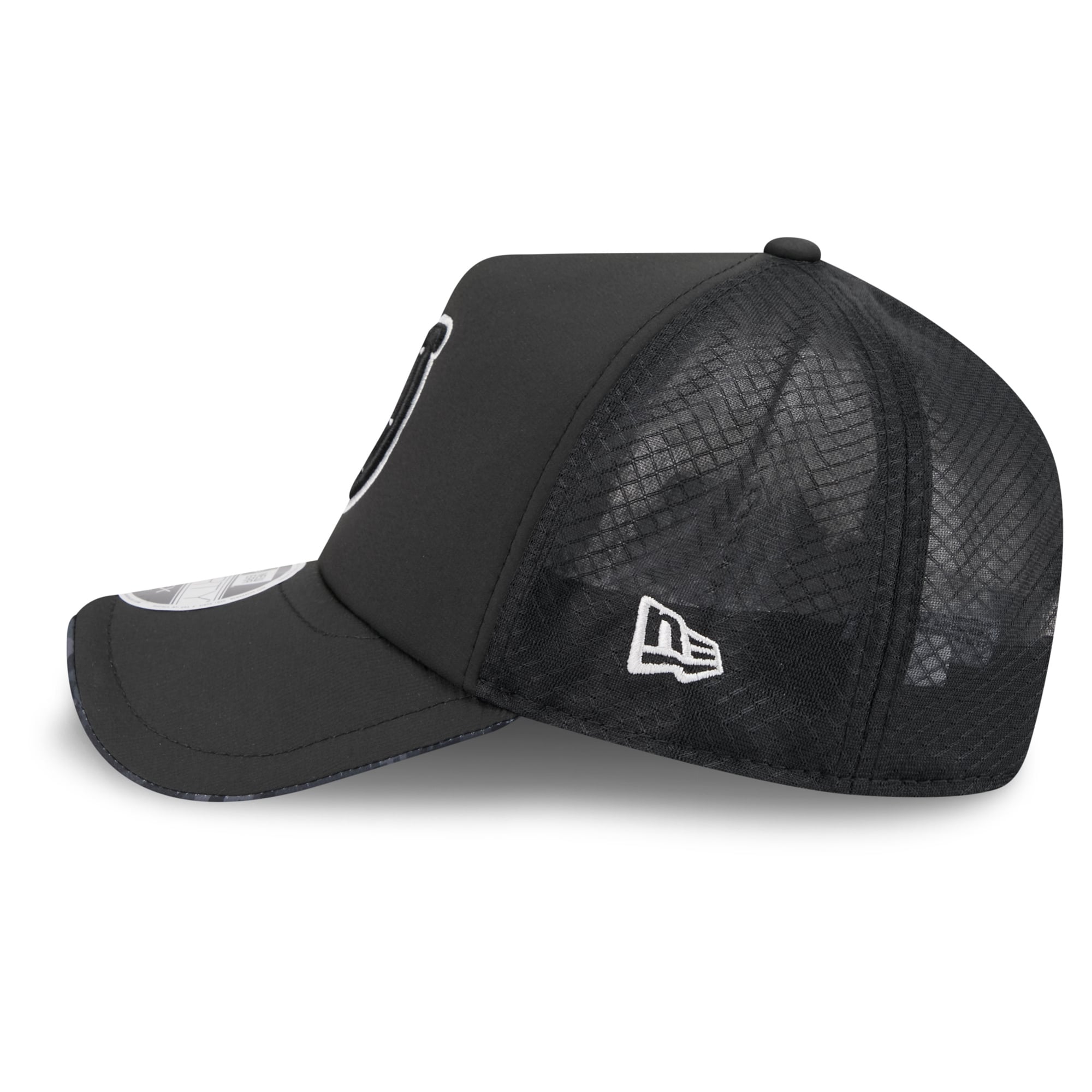 Men's New Era Black Indianapolis Colts 2026 Salute To Service Apex 9FORTY Adjustable Trucker Hat